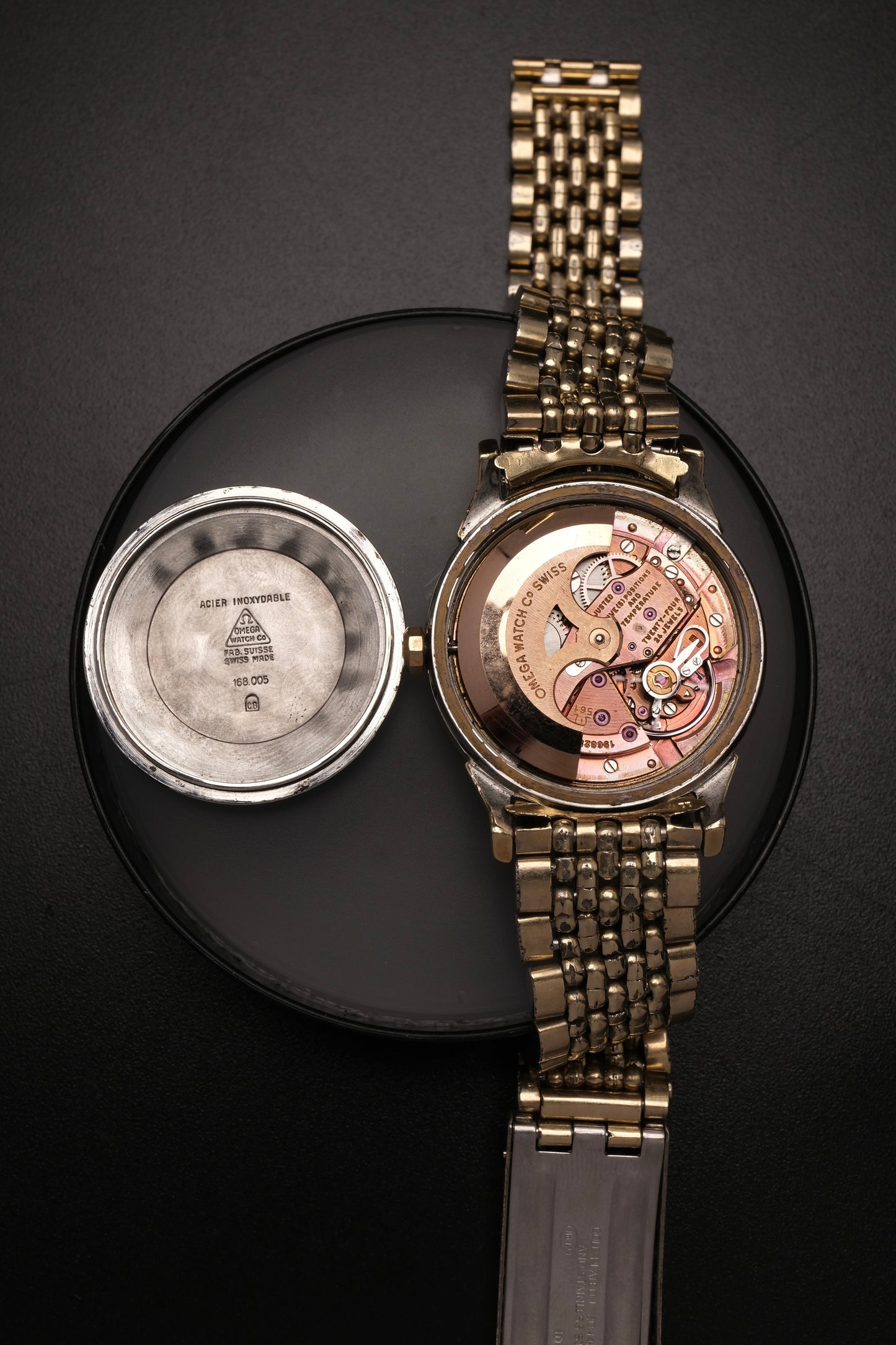 OMEGA CONSTELLATION PIE PAN DOG LEG GOLD AUTOMATIC CHRONOMETER REF. 168.005