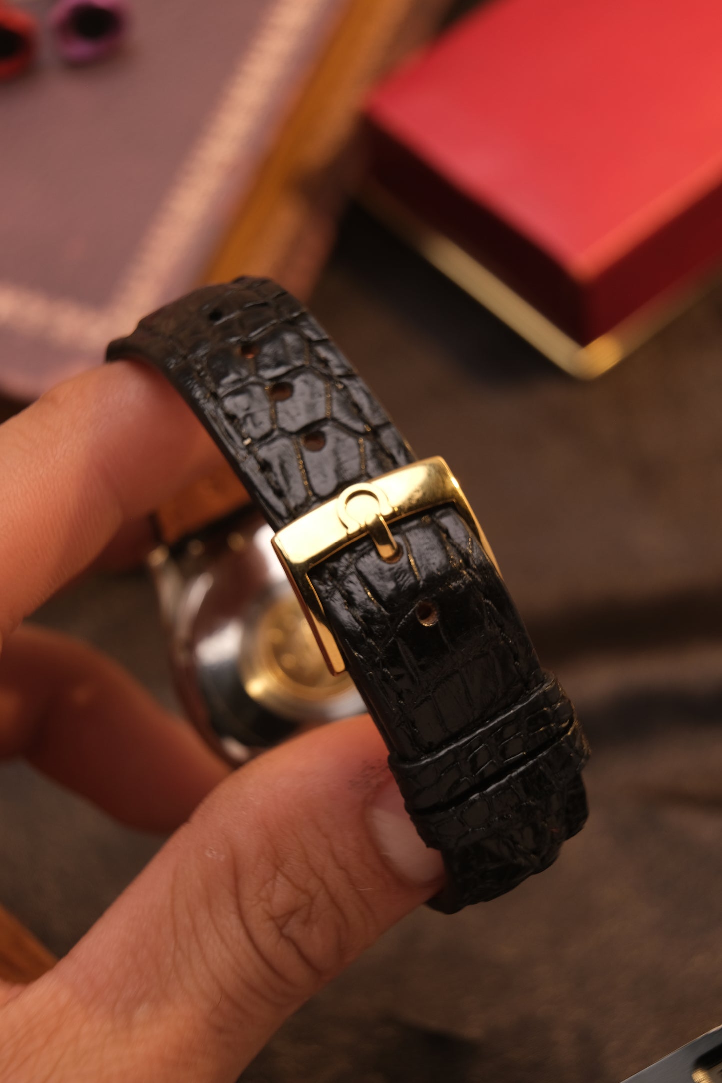 OMEGA CONSTELLATION PIE PAN DOG LEG GOLD AUTOMATIC CHRONOMETER REF. 168.005 Black Leather Strap