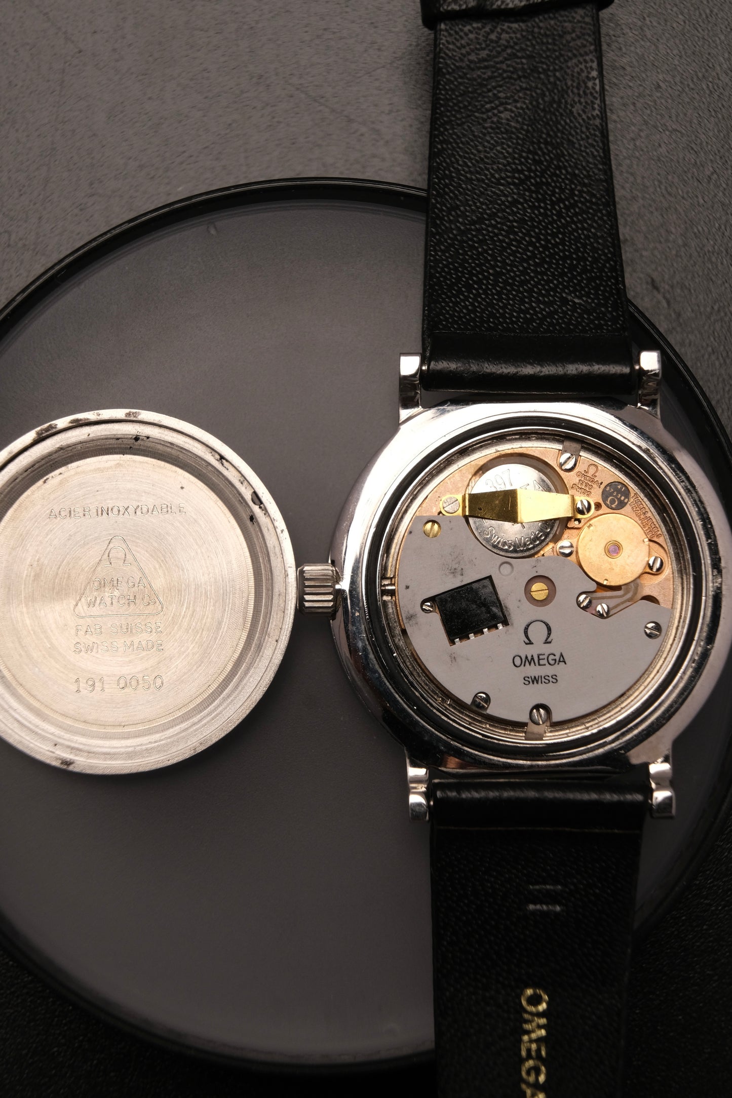 1976 OMEGA CONSTELLATION MENS VINTAGE QUARTZ - STAINLESS STEEL