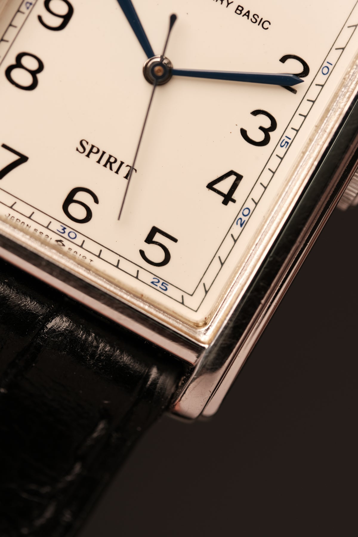VINTAGE SEIKO CONTEMPORARY SPIRIT TANK 5S21 -5A00 Sweep Second Hand White Dial 1988