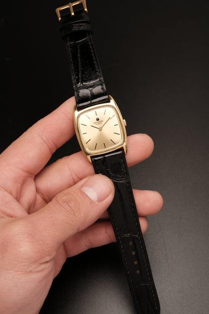 1960s Vintage Tank UNIVERSAL GENEVE Ref.542114 Cal 1-42