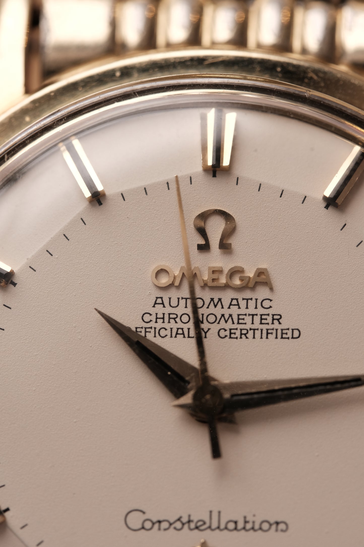 1963 OMEGA CONSTELLATION PIE PAN DOG LEG GOLD AUTOMATIC CHRONOMETER REF. 168.005