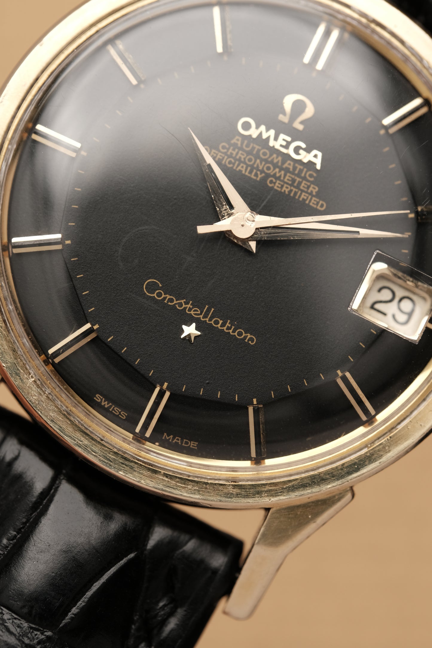 1966 OMEGA CONSTELLATION PIE PAN DOG LEG BLACK DIAL YELLOW GOLD AUTOMATIC CHRONOMETER REF. 168.005