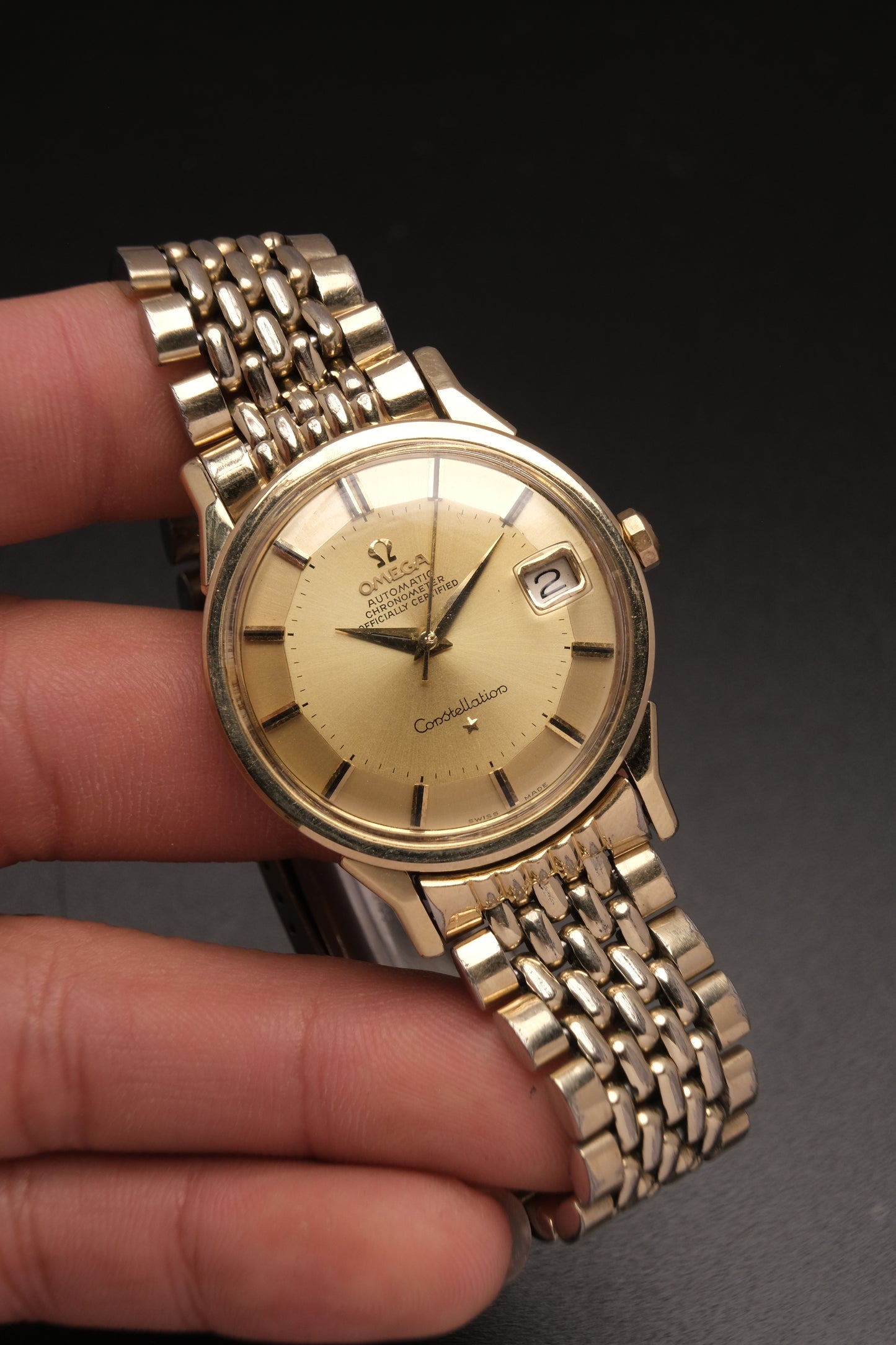 OMEGA CONSTELLATION PIE PAN DOG LEG GOLD AUTOMATIC CHRONOMETER REF. 168.005