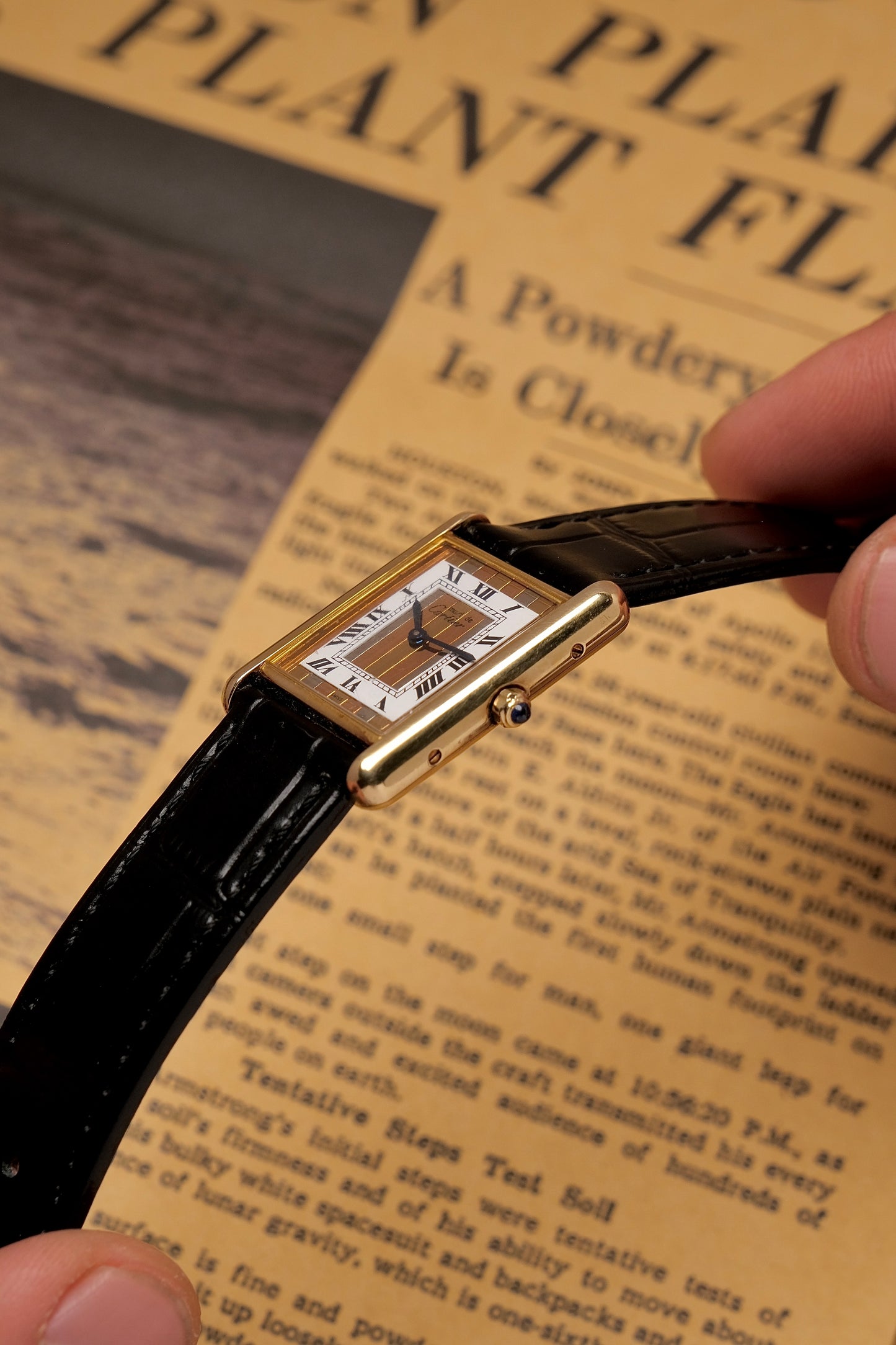 CARTIER MUST DE CARTIER TANK VERMEIL "TRINITY" DIAL REF. 681006