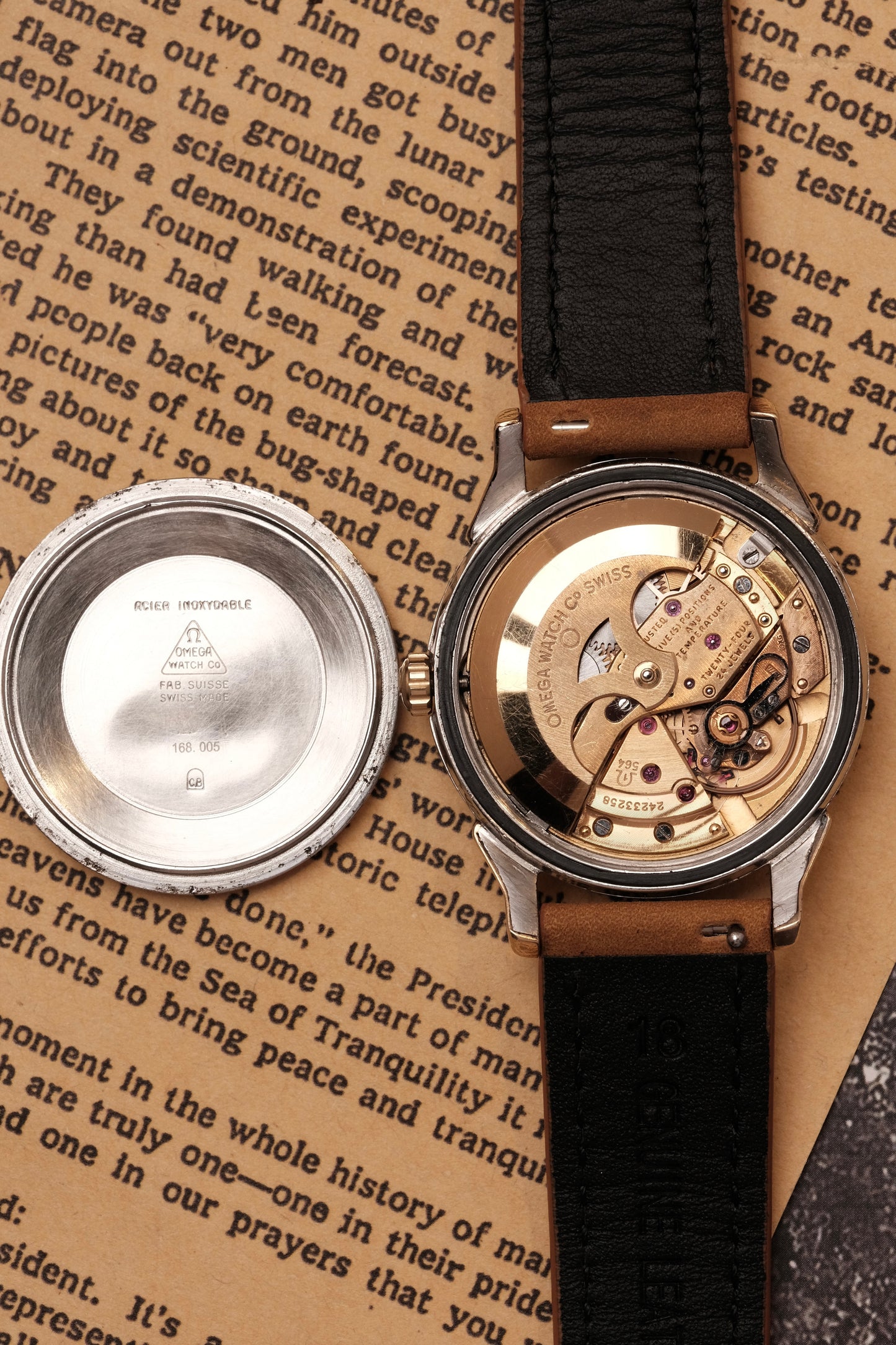 OMEGA CONSTELLATION DOG LEG GOLD AUTOMATIC CHRONOMETER REF. 168.005