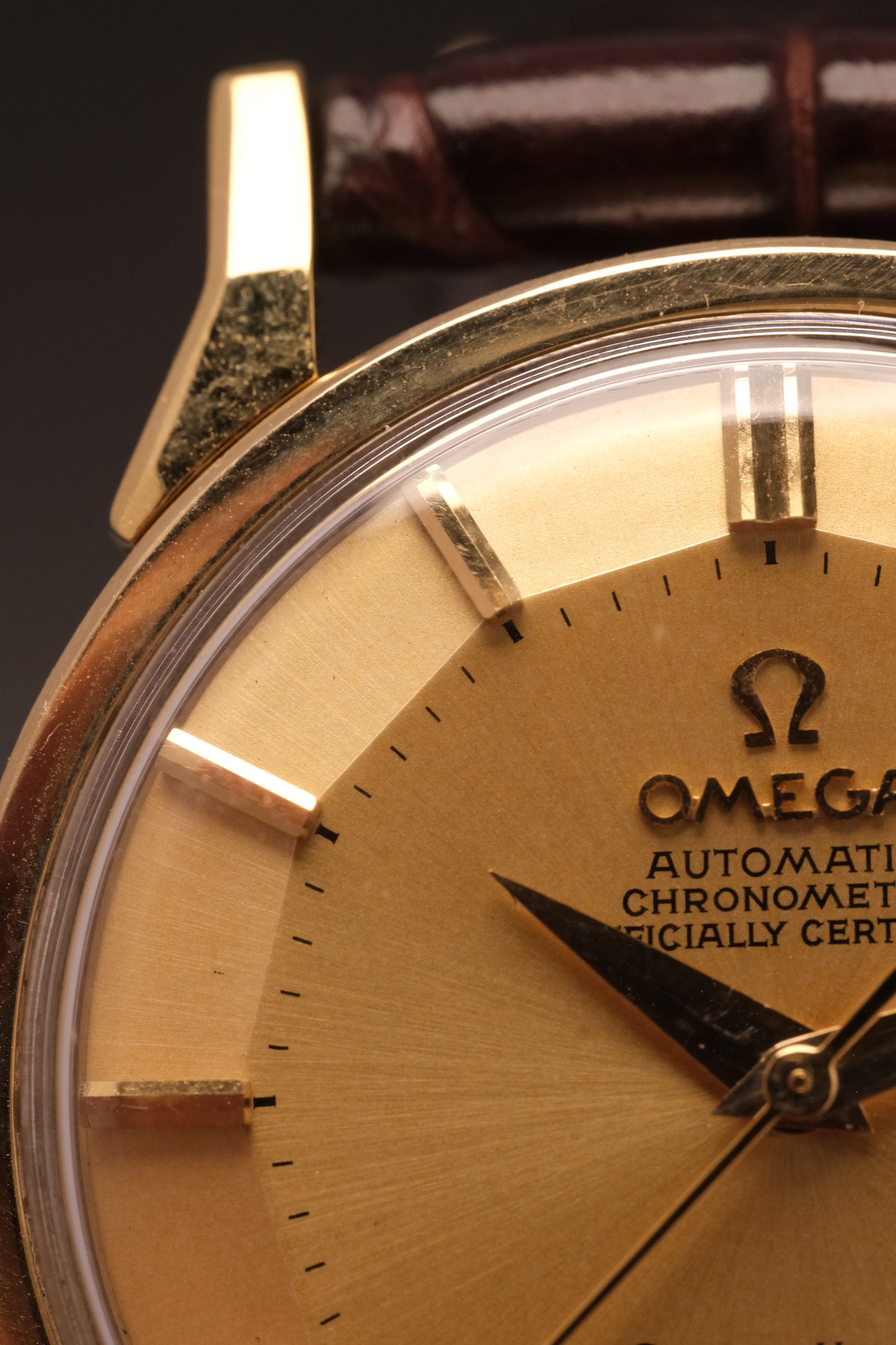 OMEGA CONSTELLATION PIE PAN DOG LEG GOLD AUTOMATIC CHRONOMETER REF. 168.005