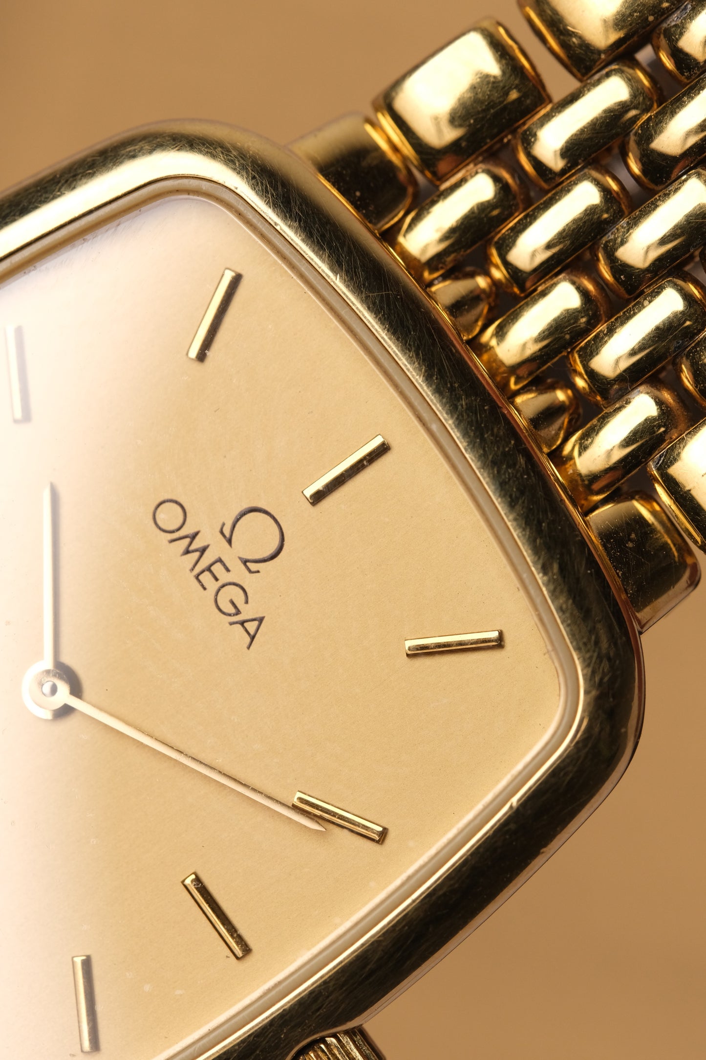 Omega De Ville Ref. 395.0876.2  Cal.1378 Vintage Gold Quartz Integrated Bracelet