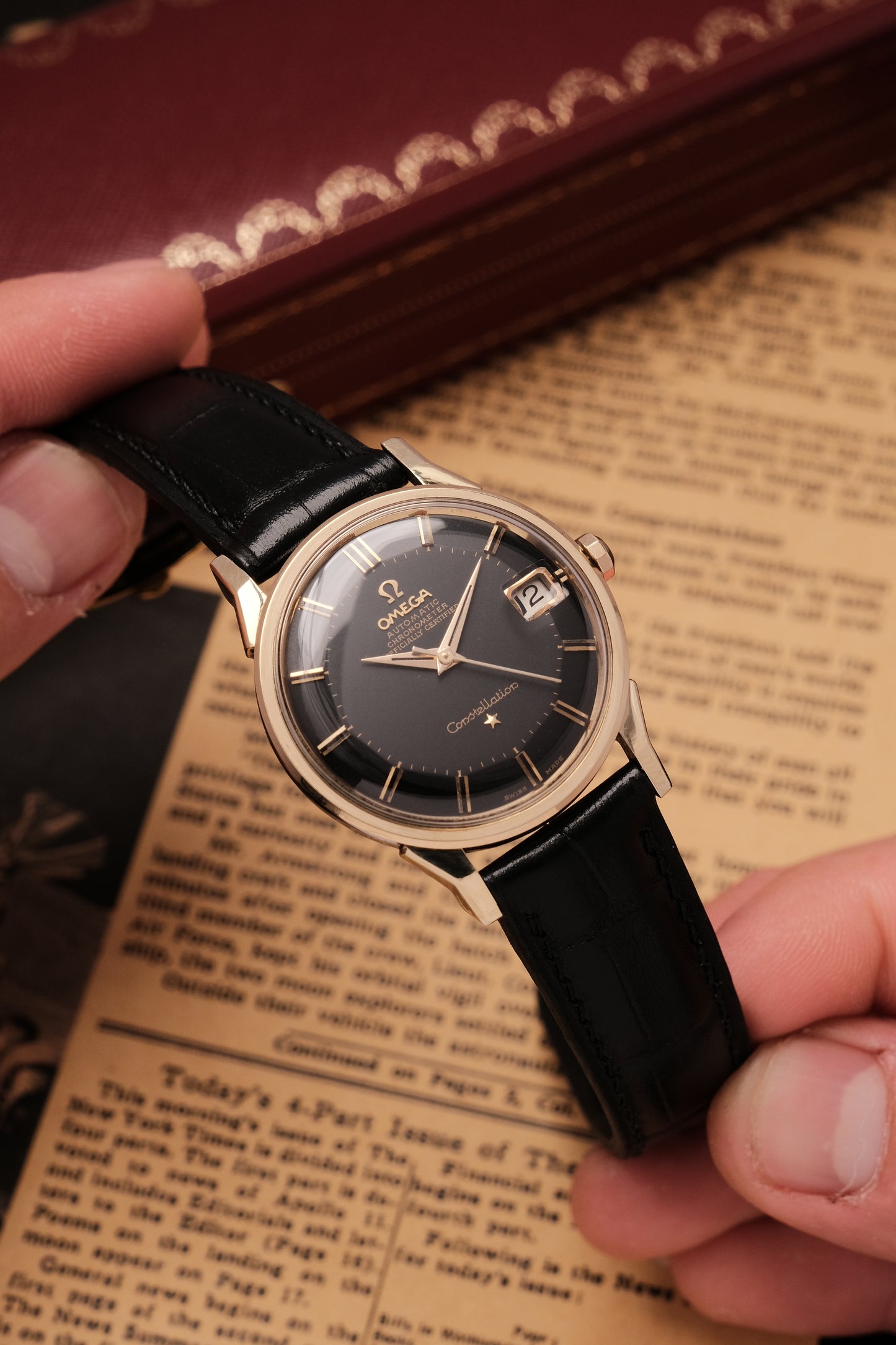 1961 OMEGA CONSTELLATION PIE PAN DOG LEG BLACK DIAL YELLOW GOLD AUTOMATIC CHRONOMETER REF. 168.005