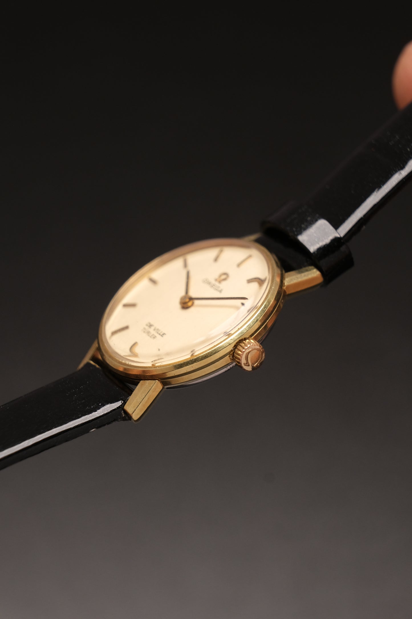 1970's Her Omega De Ville Turler  511.215 Cal. 625 Hand-Winding Vintage New Old Stock