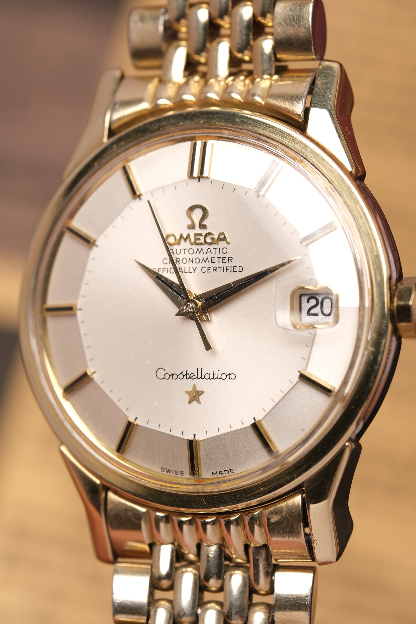 1968 OMEGA CONSTELLATION PIE PAN DOG LEG GOLD BRACELET  AUTOMATIC CHRONOMETER REF. 168.005