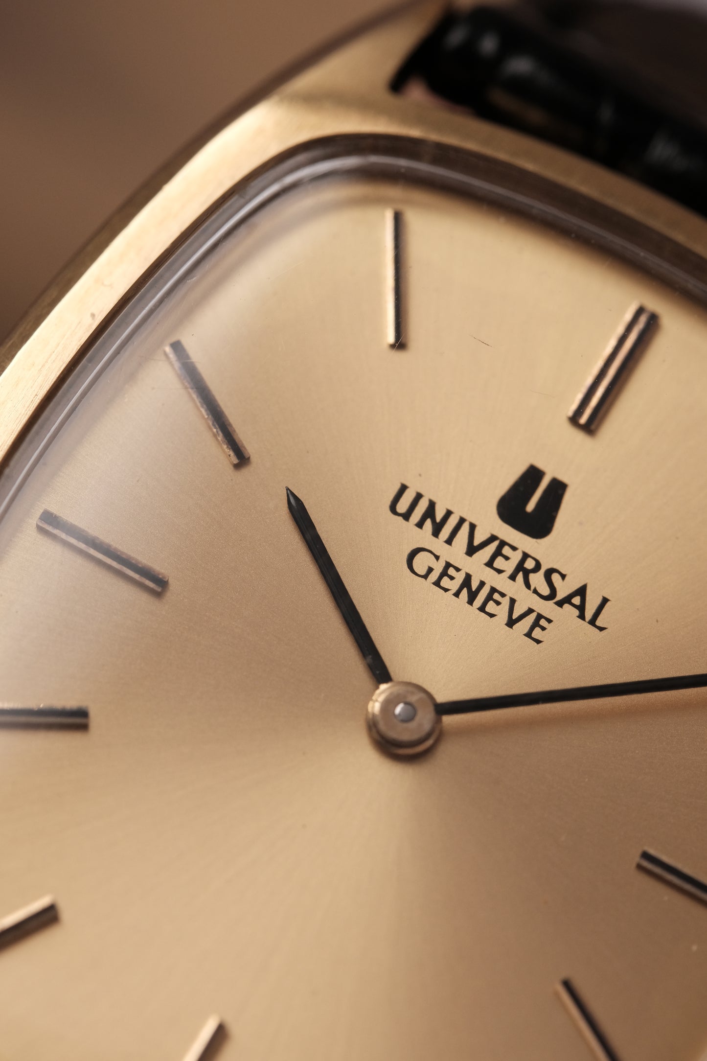 70s Manual Wind Universal GENÈVE GP Ellipse