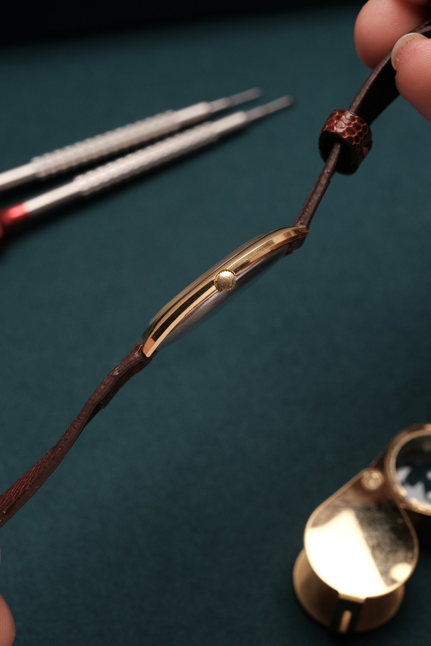 UNIVERSAL GENÈVE Microtor GILT SHADOW ULTRA-THIN AUTOMATIC REF. 566101