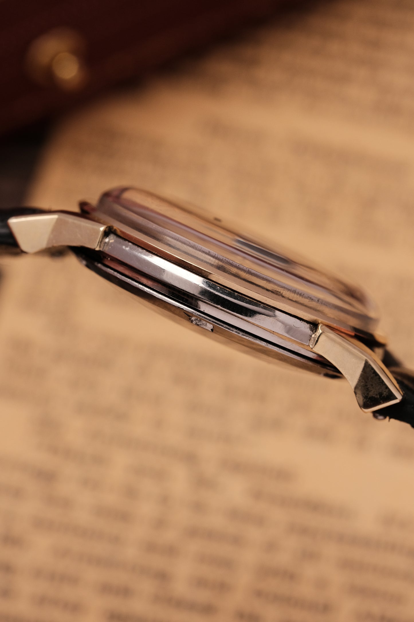 1961 OMEGA CONSTELLATION PIE PAN DOG LEG BLACK DIAL YELLOW GOLD AUTOMATIC CHRONOMETER REF. 168.005