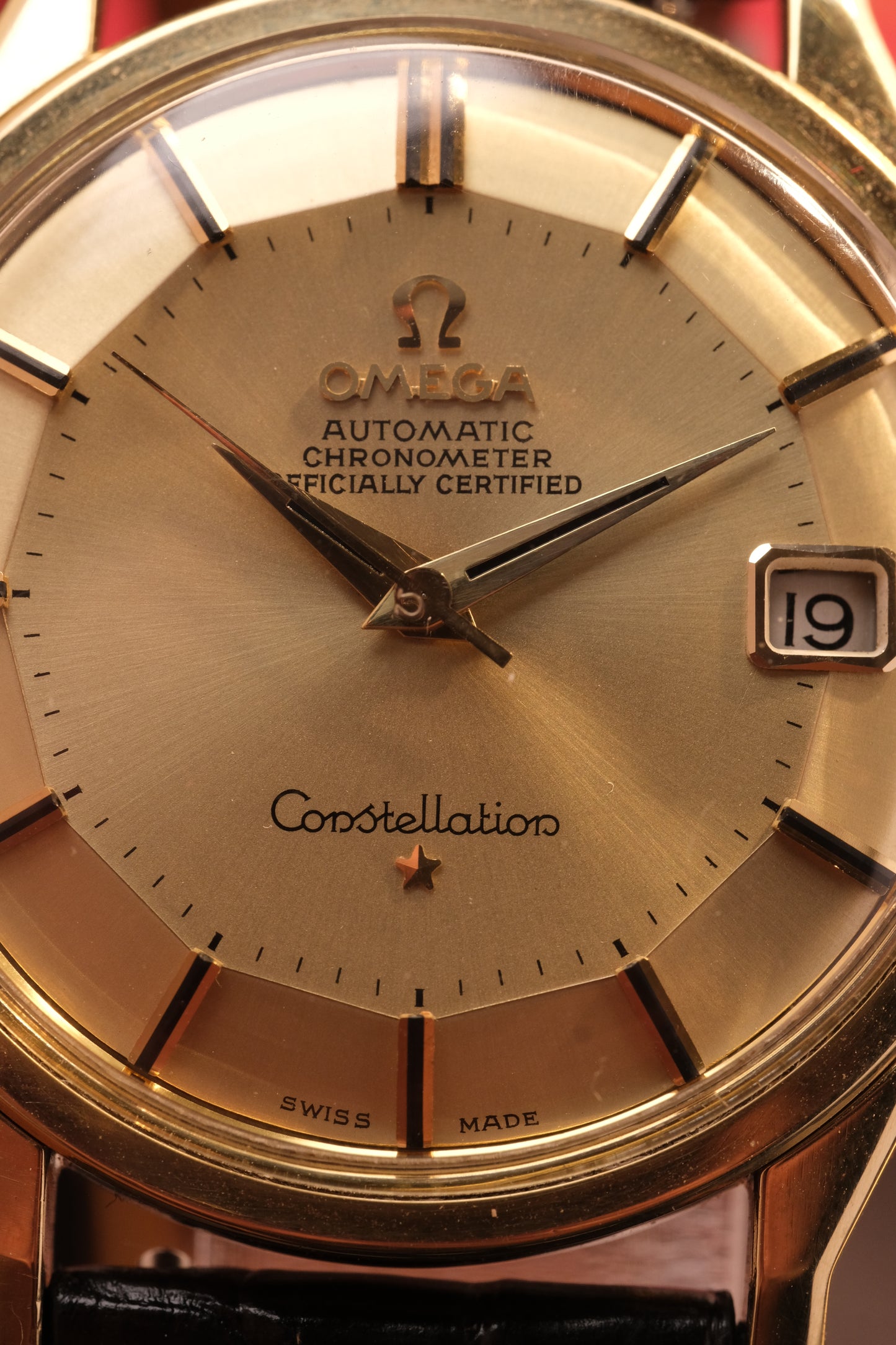 OMEGA CONSTELLATION PIE PAN DOG LEG GOLD AUTOMATIC CHRONOMETER REF. 168.005  Black Leather Strap