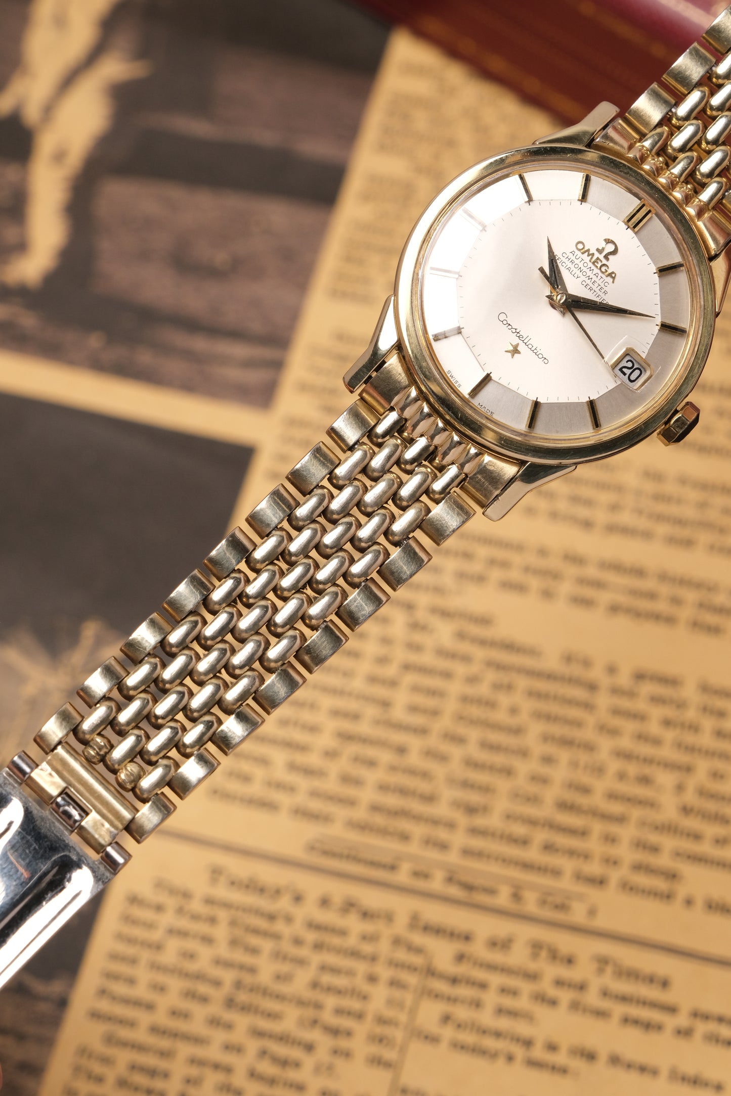 1968 OMEGA CONSTELLATION PIE PAN DOG LEG GOLD BRACELET  AUTOMATIC CHRONOMETER REF. 168.005