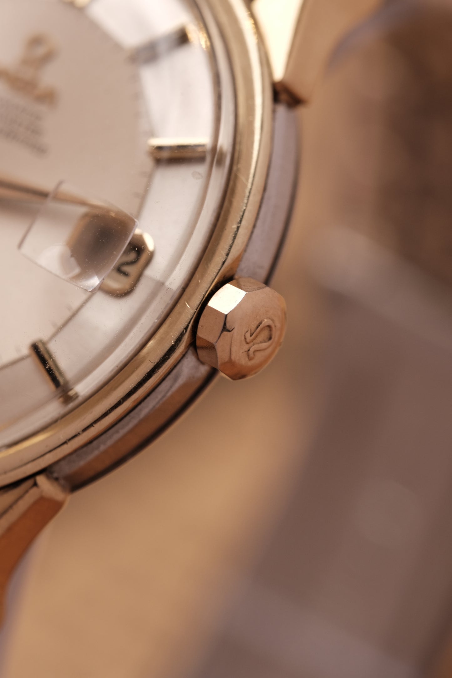 OMEGA CONSTELLATION PIE PAN DOG LEG GOLD AUTOMATIC CHRONOMETER REF. 168.005 (MOD CASE BACK)