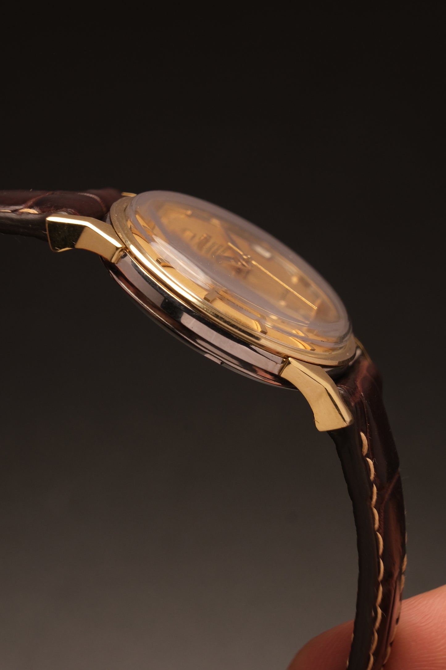 OMEGA CONSTELLATION PIE PAN DOG LEG GOLD AUTOMATIC CHRONOMETER REF. 168.005