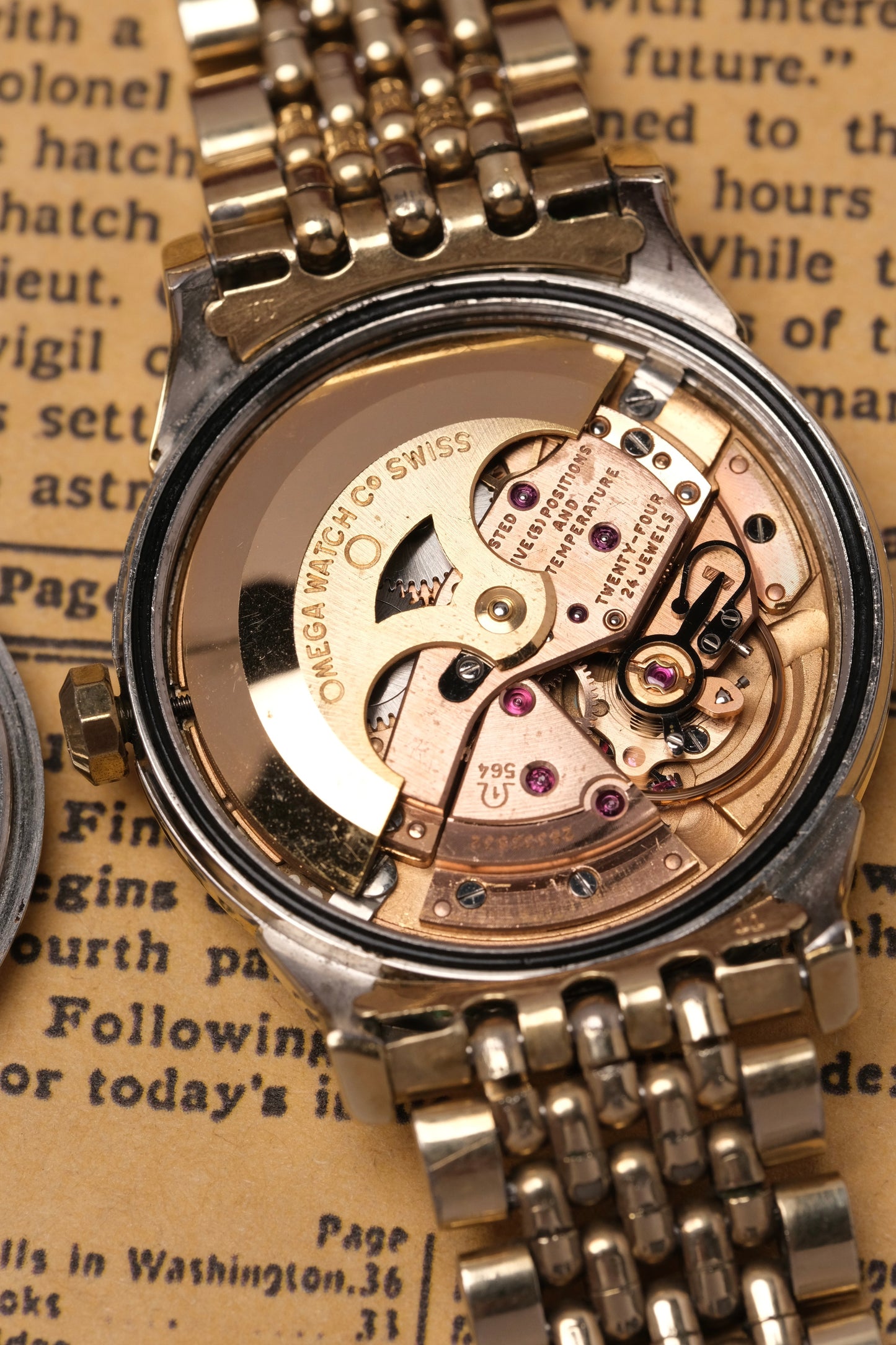 1968 OMEGA CONSTELLATION PIE PAN DOG LEG GOLD BRACELET  AUTOMATIC CHRONOMETER REF. 168.005