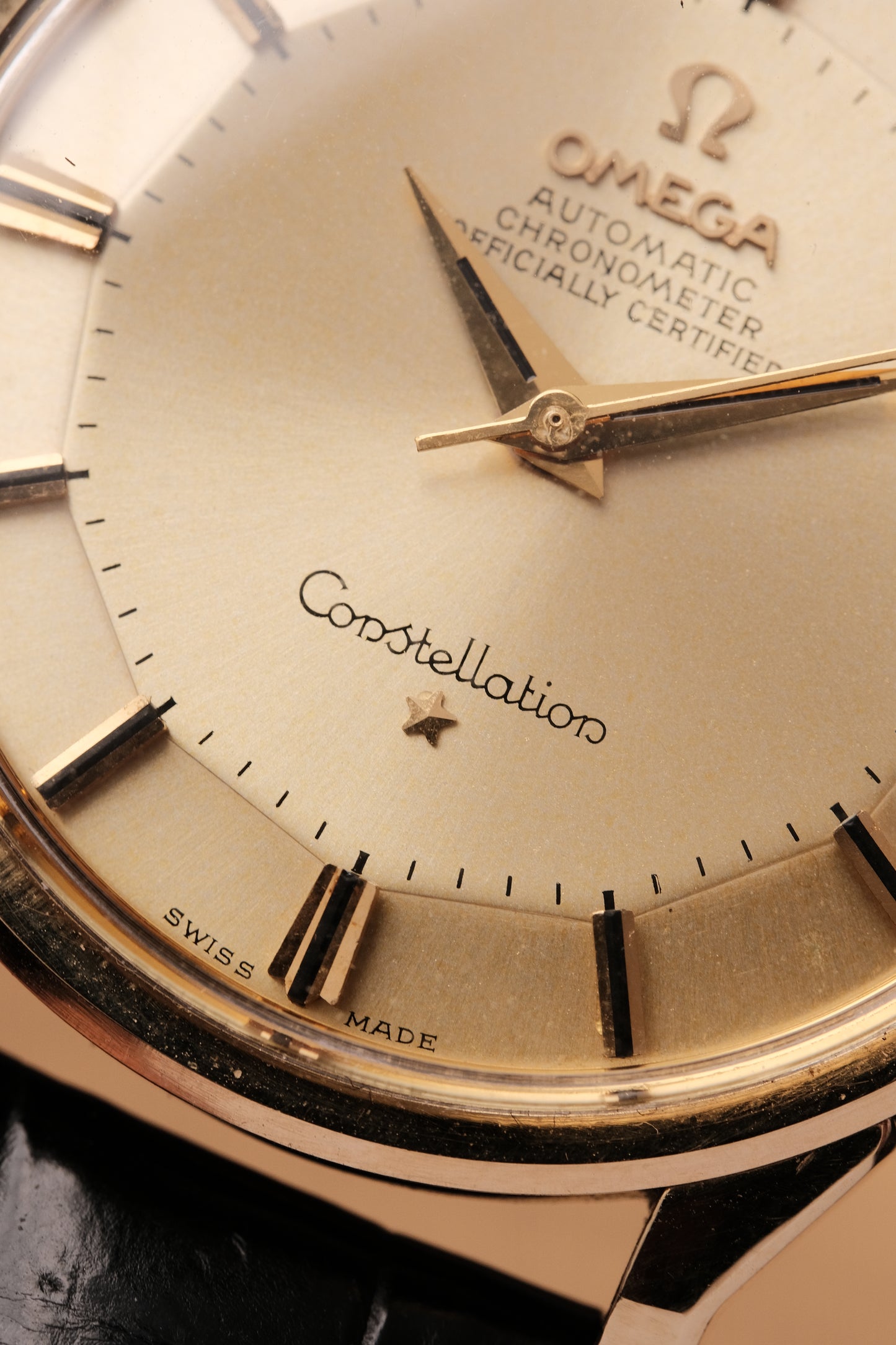 1964 OMEGA CONSTELLATION PIE PAN DOG LEG CHAMPAGNE Dial AUTOMATIC CHRONOMETER REF. 167.005