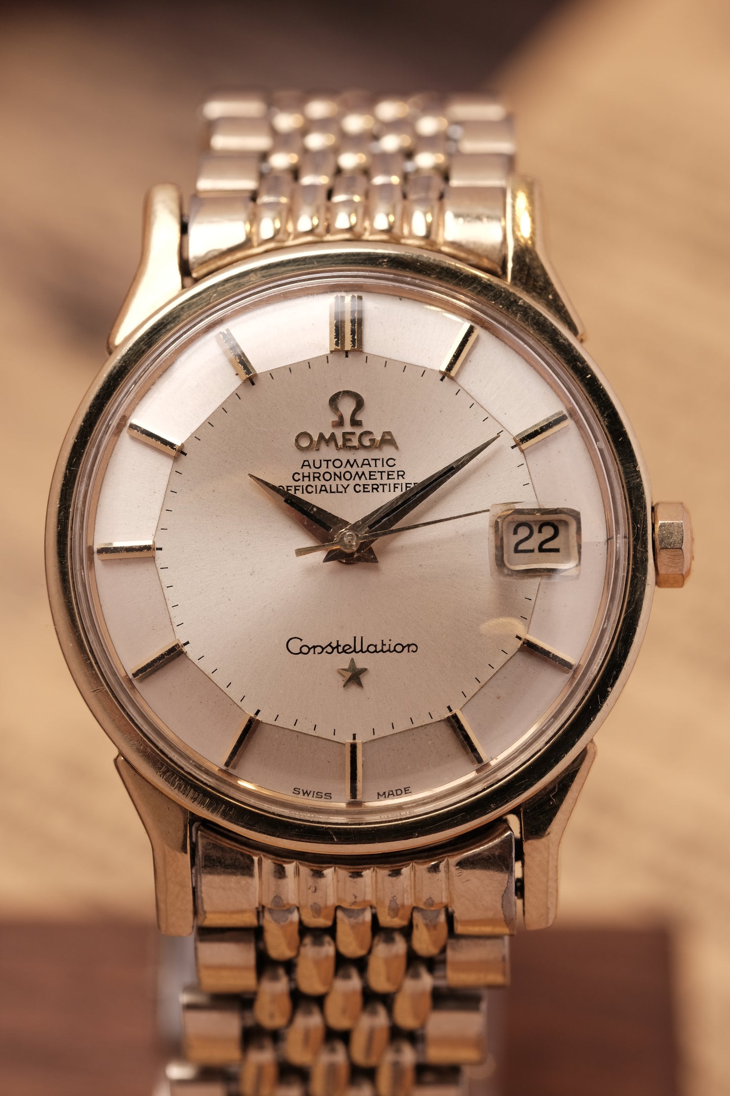 OMEGA CONSTELLATION PIE PAN DOG LEG GOLD AUTOMATIC CHRONOMETER REF. 168.005 (MOD CASE BACK)