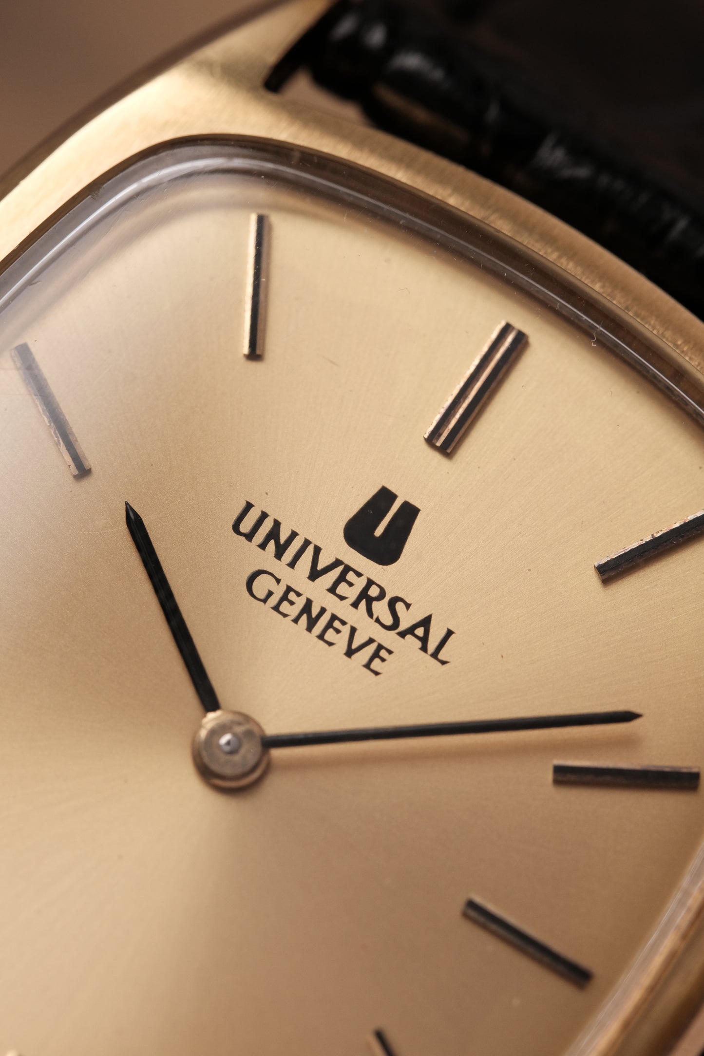 70s Manual Wind Universal GENÈVE GP Ellipse