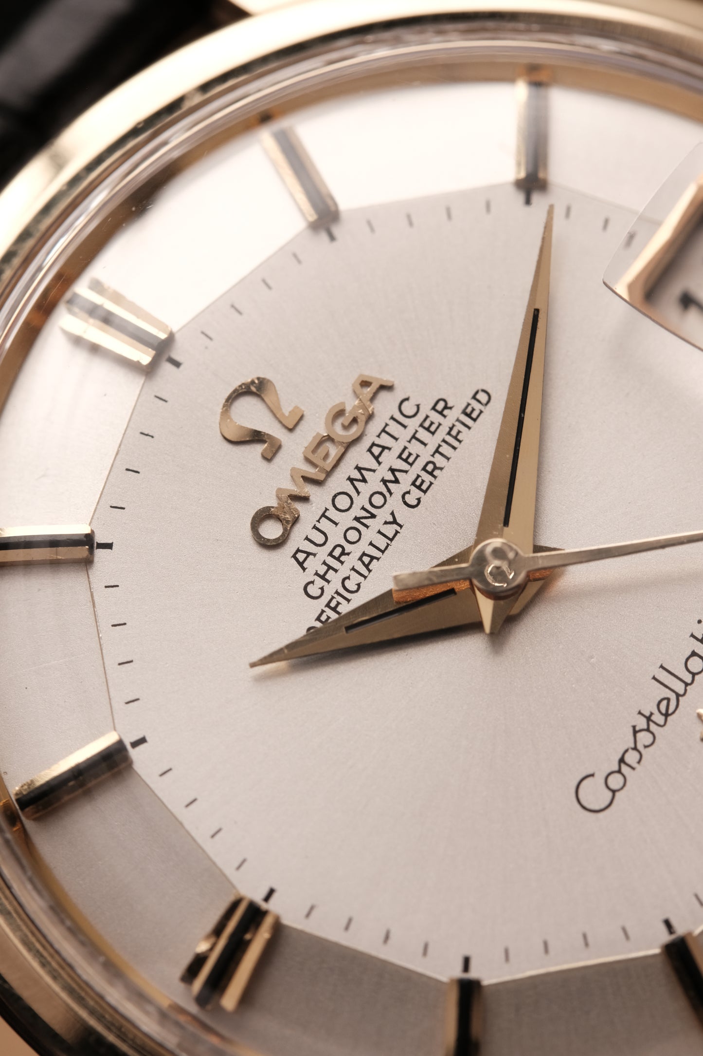 1959 OMEGA CONSTELLATION PIE PAN DOG LEG White Dial AUTOMATIC CHRONOMETER REF. 168.005 ( Black Strap)