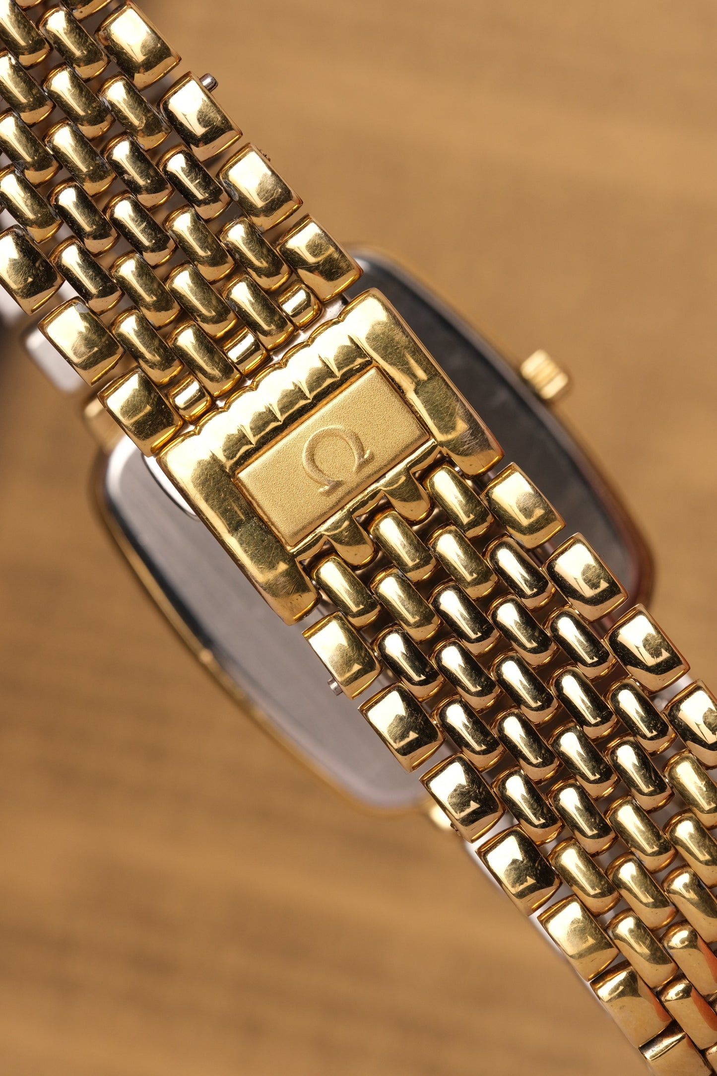 Omega De Ville Ref. 395.0876.2  Cal.1378 Vintage Gold Quartz Integrated Bracelet