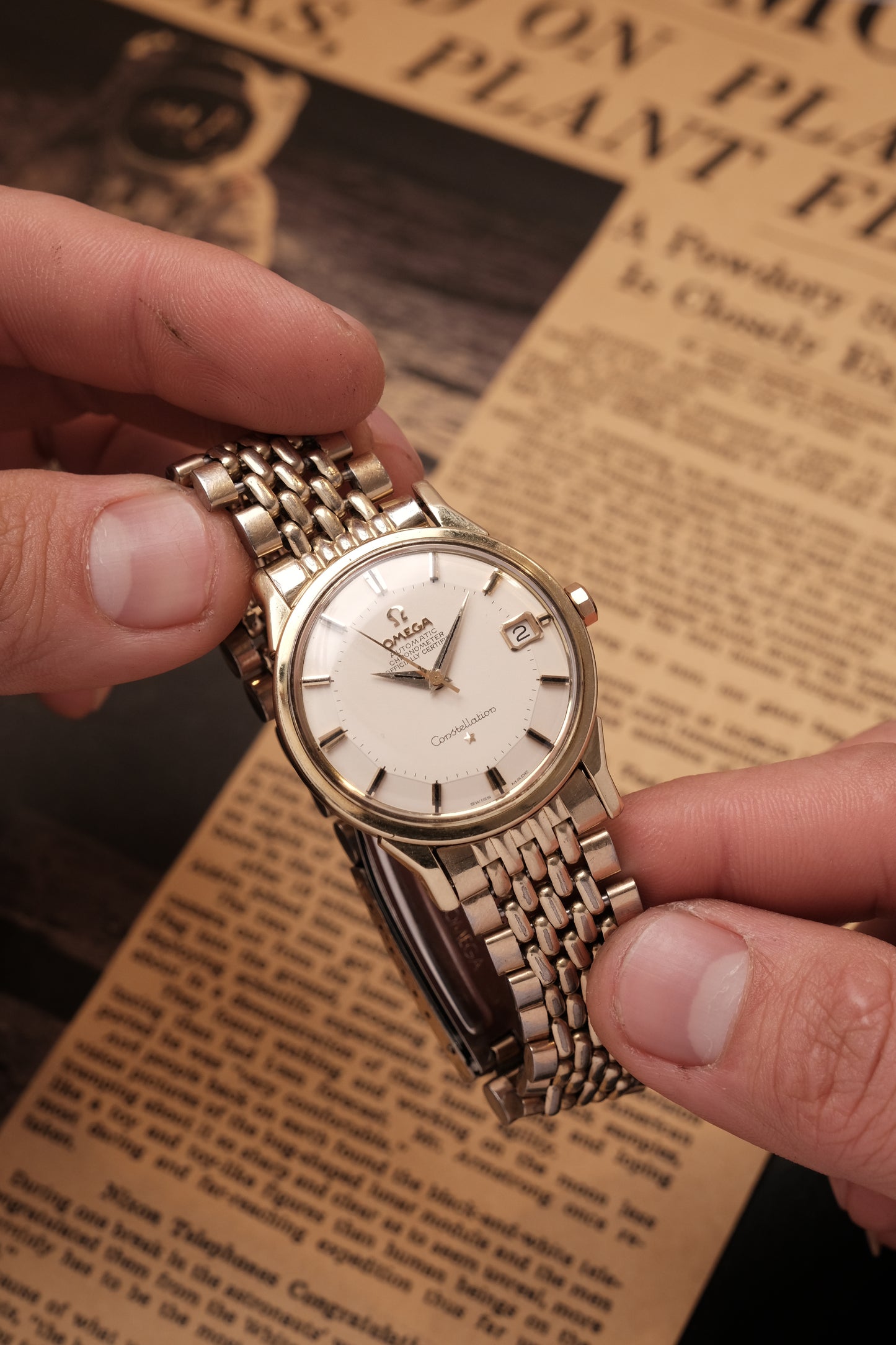 1963 OMEGA CONSTELLATION PIE PAN DOG LEG GOLD AUTOMATIC CHRONOMETER REF. 168.005