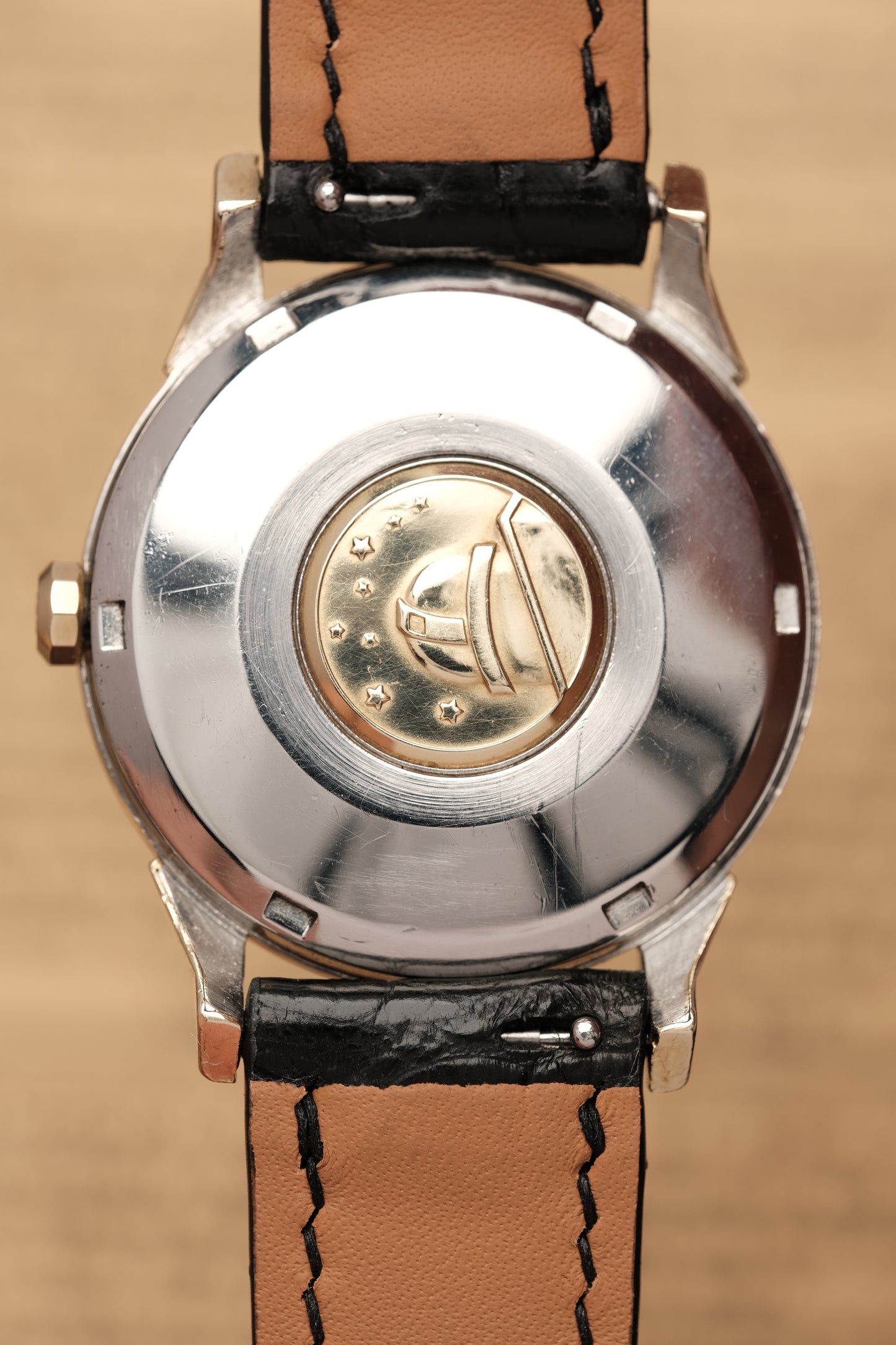 1966 OMEGA CONSTELLATION PIE PAN DOG LEG BLACK DIAL YELLOW GOLD AUTOMATIC CHRONOMETER REF. 168.005