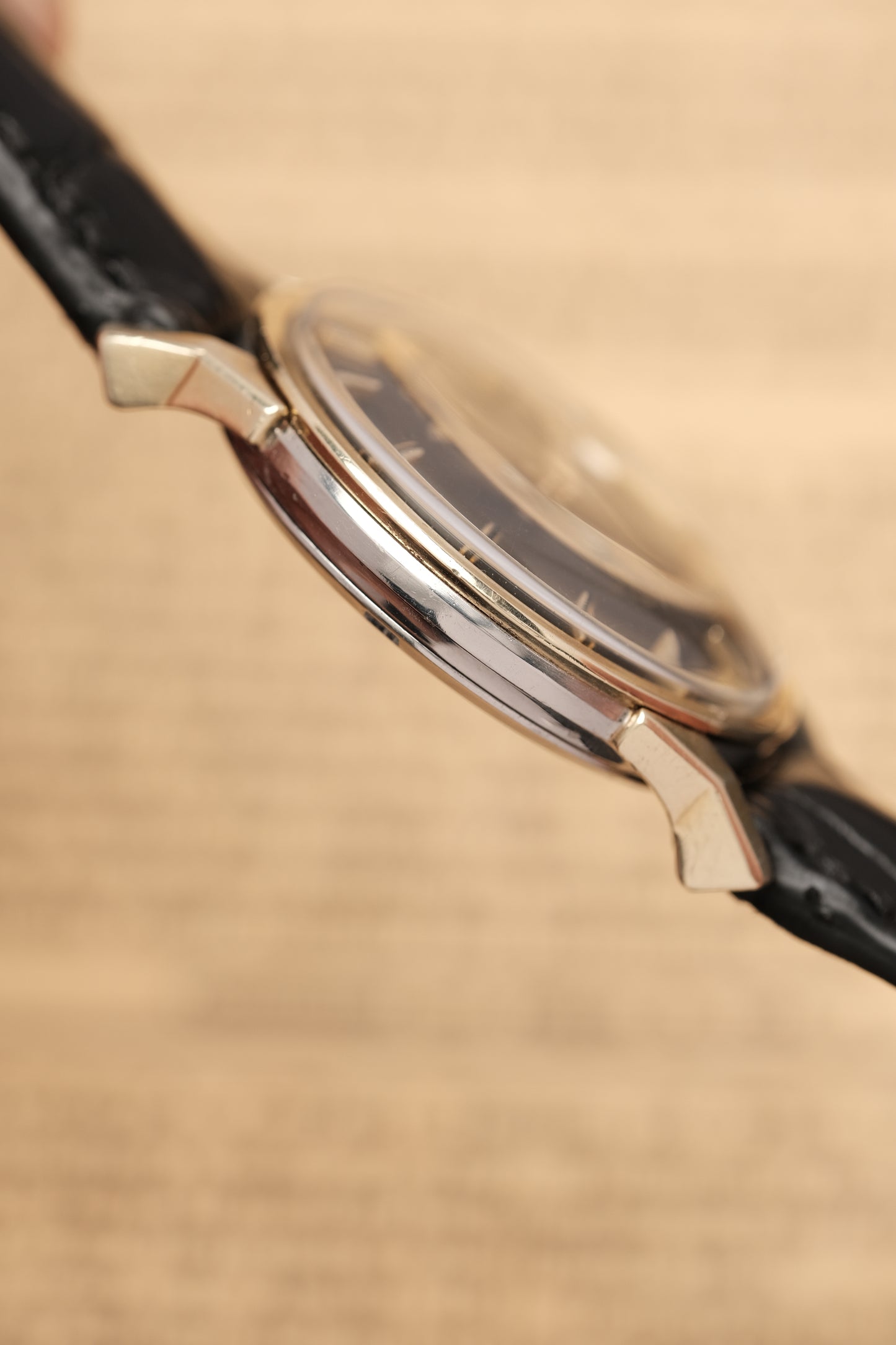 1966 OMEGA CONSTELLATION PIE PAN DOG LEG BLACK DIAL YELLOW GOLD AUTOMATIC CHRONOMETER REF. 168.005