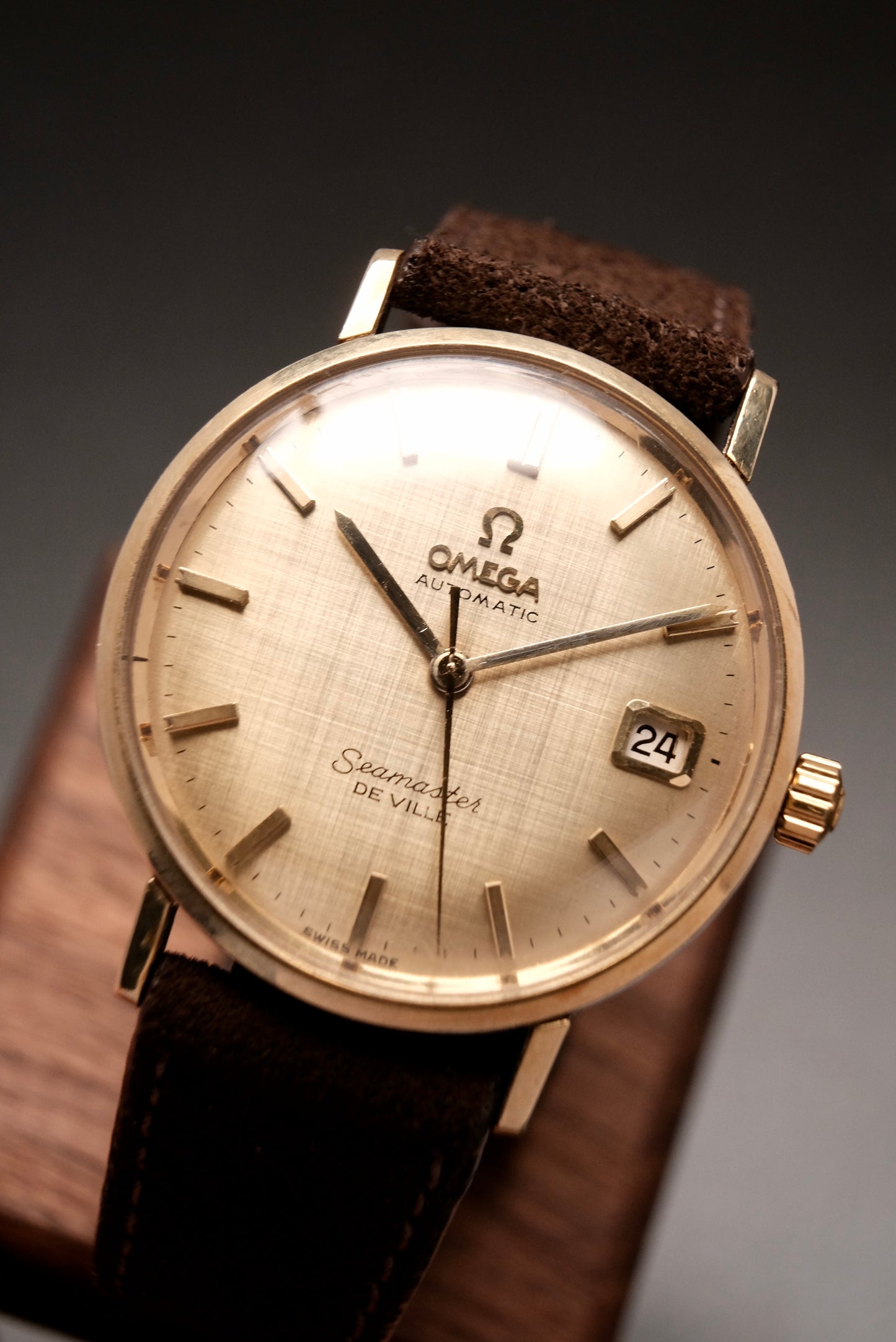 1964 Omega Seamaster De Villé Automatic Gold Linen Dial 14700