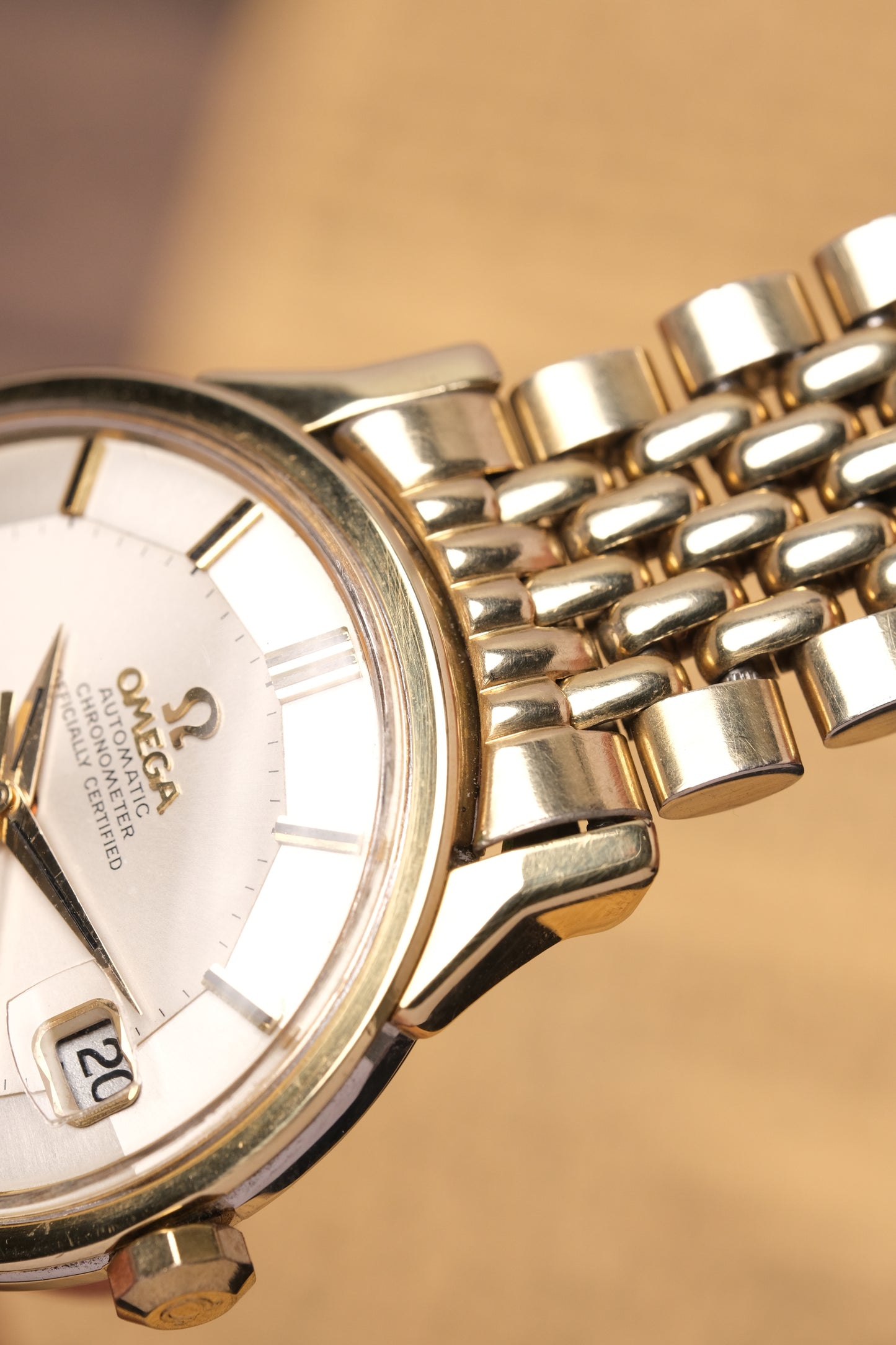 1968 OMEGA CONSTELLATION PIE PAN DOG LEG GOLD BRACELET  AUTOMATIC CHRONOMETER REF. 168.005