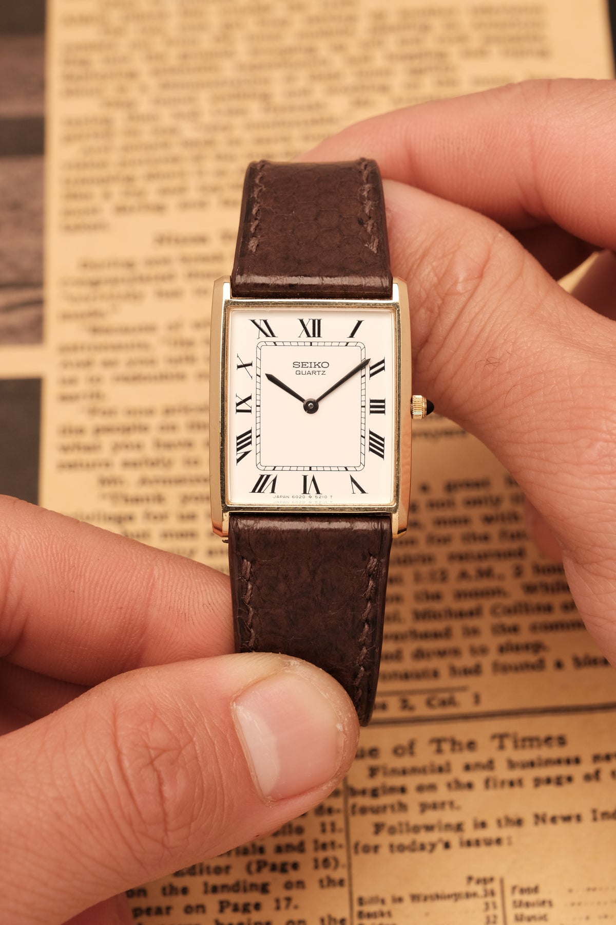 Vintage Japanese Classic Seiko Tank 6020-5050 White Dial Roman numerals (25x32mm)
