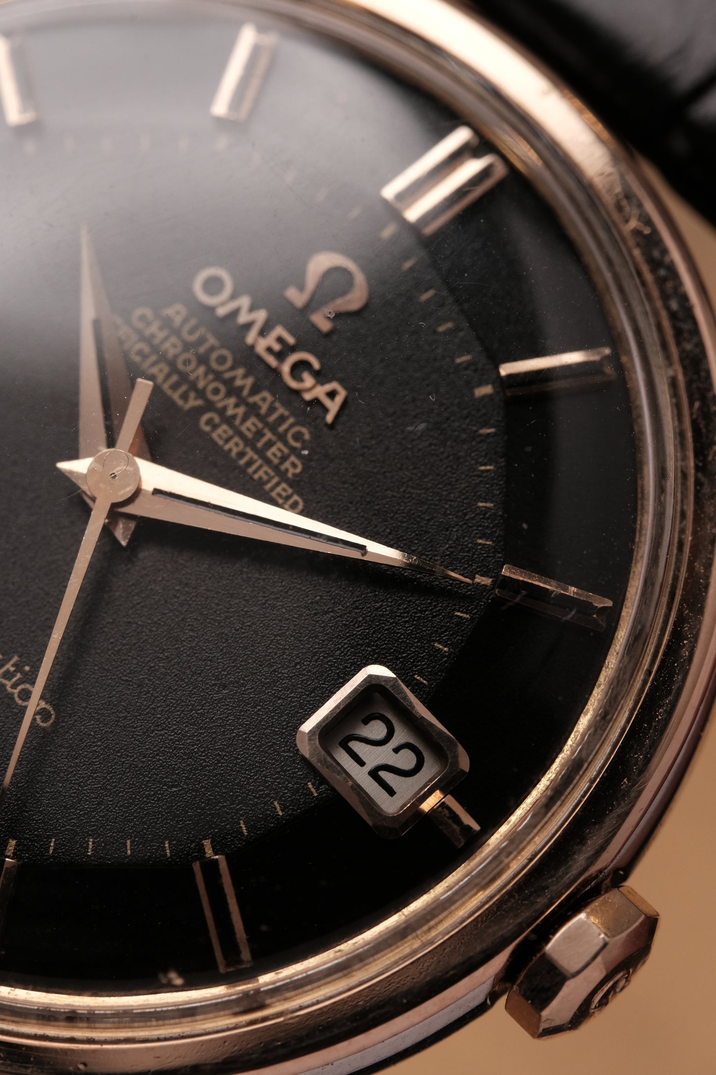1963 OMEGA CONSTELLATION PIE PAN DOG LEG Black Dial Rose Gold  AUTOMATIC CHRONOMETER REF. 168.005