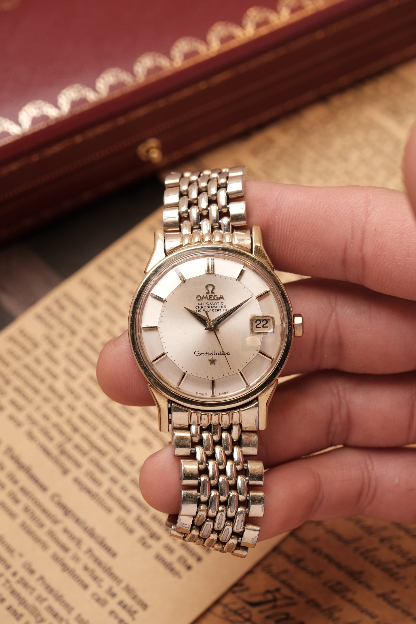 OMEGA CONSTELLATION PIE PAN DOG LEG GOLD AUTOMATIC CHRONOMETER REF. 168.005 (MOD CASE BACK)