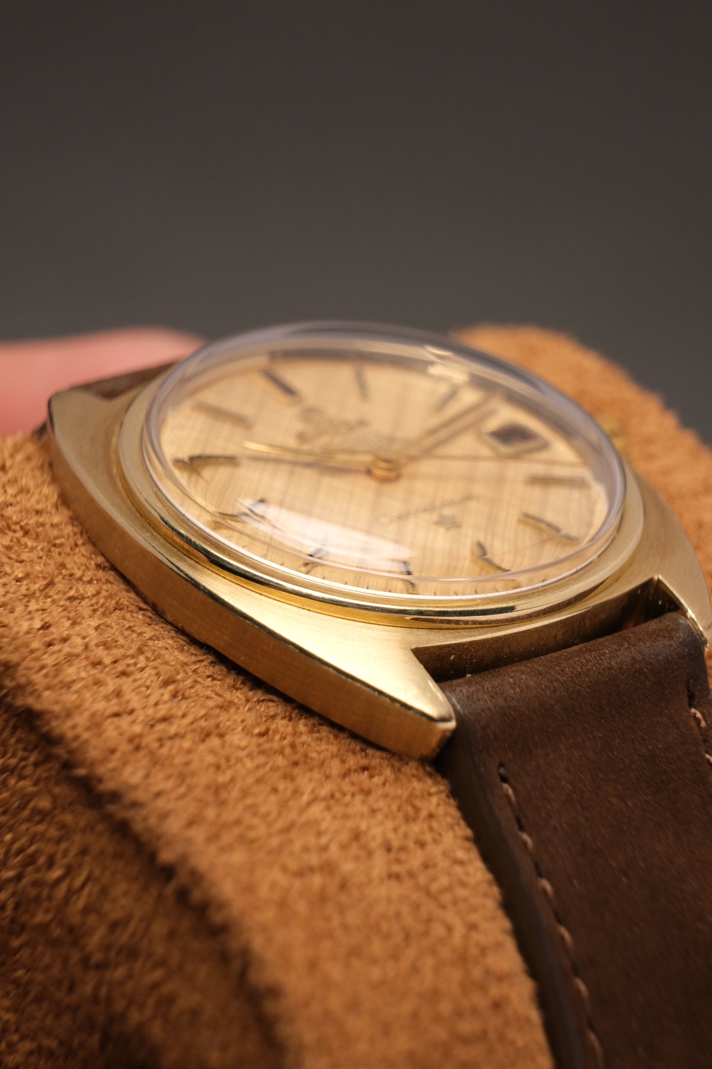 1969 Vintage OMEGA Constellation Chronometer C-shape Linen Champagne Dial  - 168.017