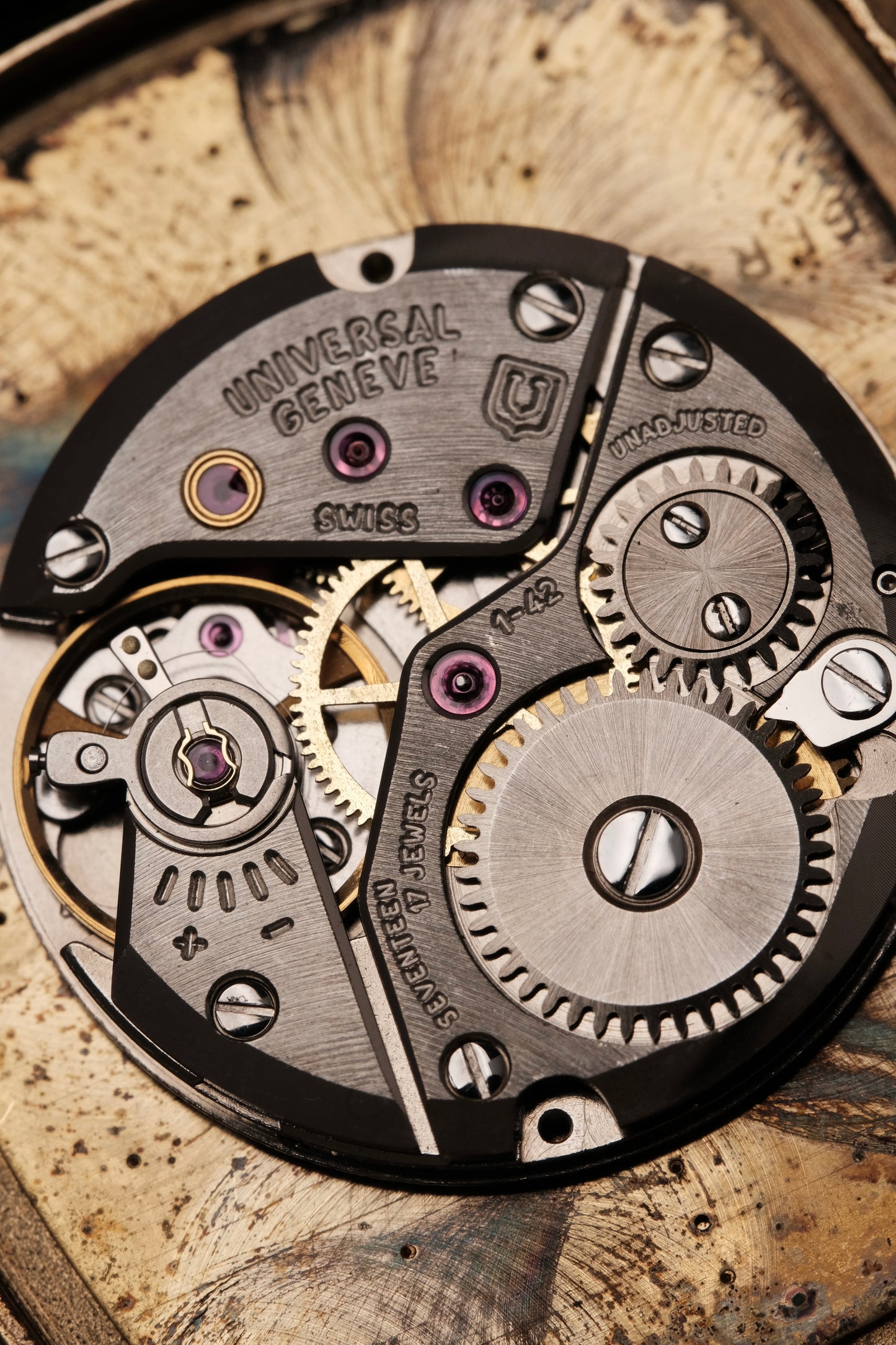 70s Manual Wind Universal GENÈVE GP Ellipse