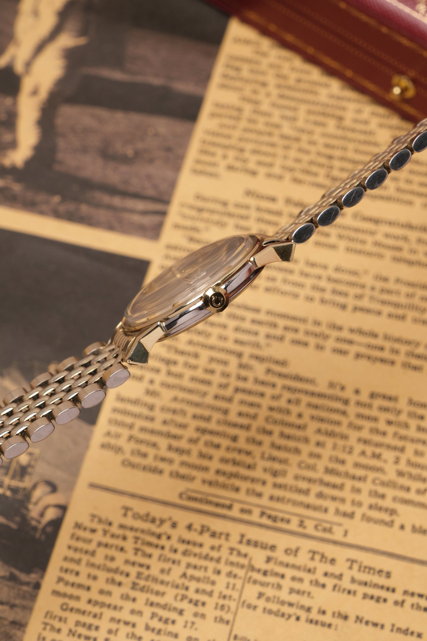 1968 OMEGA CONSTELLATION PIE PAN DOG LEG GOLD BRACELET  AUTOMATIC CHRONOMETER REF. 168.005