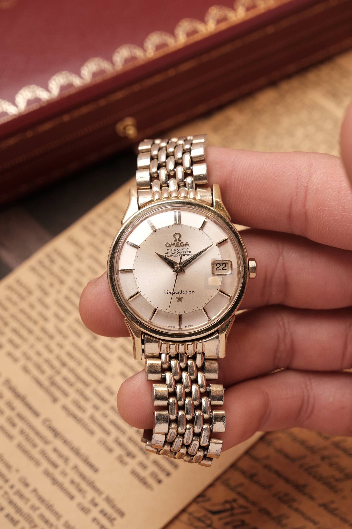 OMEGA CONSTELLATION PIE PAN DOG LEG GOLD AUTOMATIC CHRONOMETER REF. 168.005 (MOD CASE BACK)