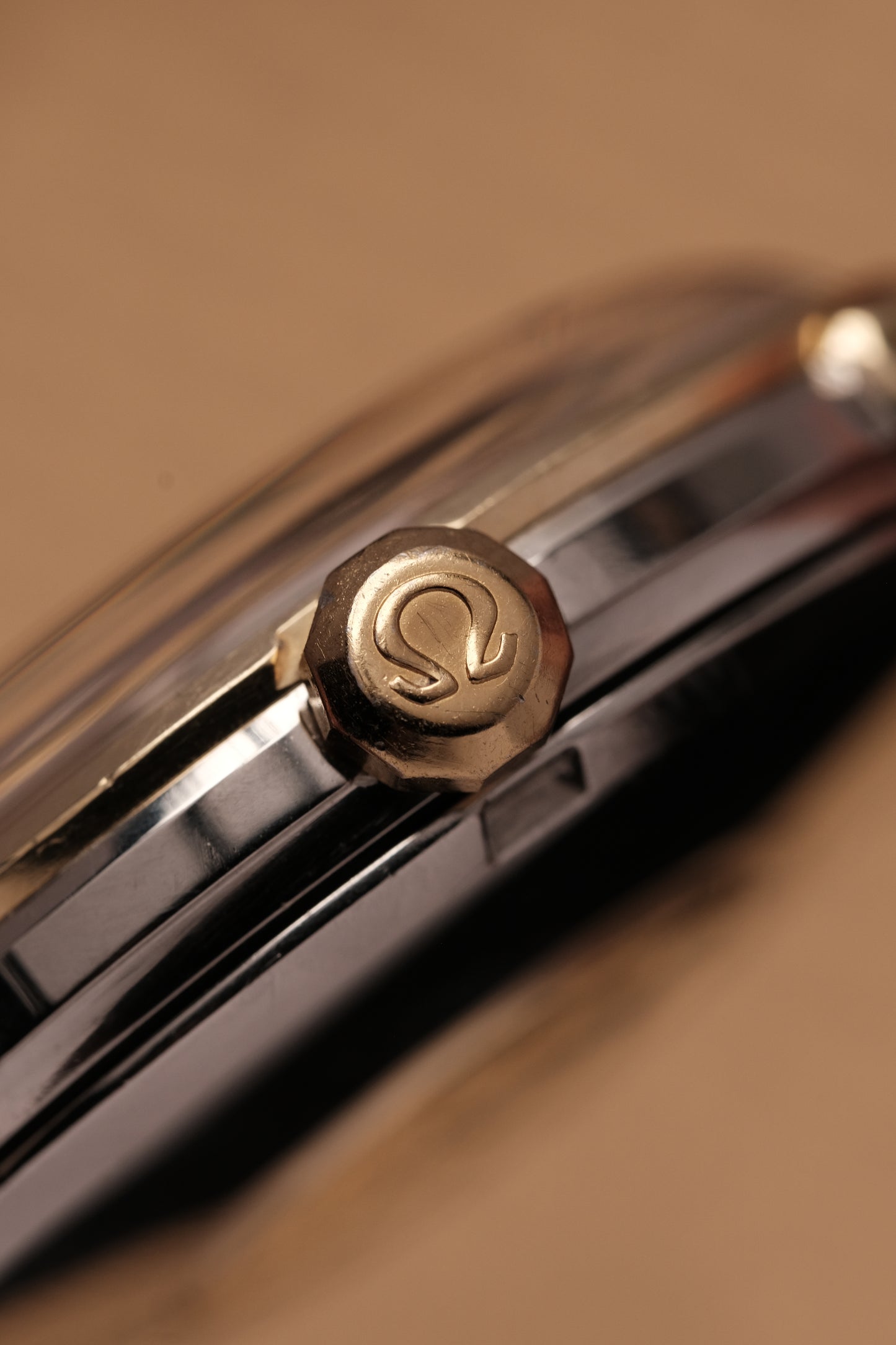 1966 OMEGA CONSTELLATION PIE PAN DOG LEG White Dial AUTOMATIC CHRONOMETER REF. 168.005 ( Dark Brown Strap)