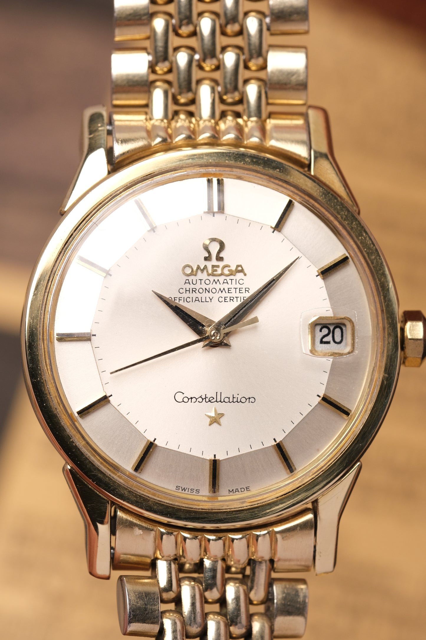 1968 OMEGA CONSTELLATION PIE PAN DOG LEG GOLD BRACELET  AUTOMATIC CHRONOMETER REF. 168.005