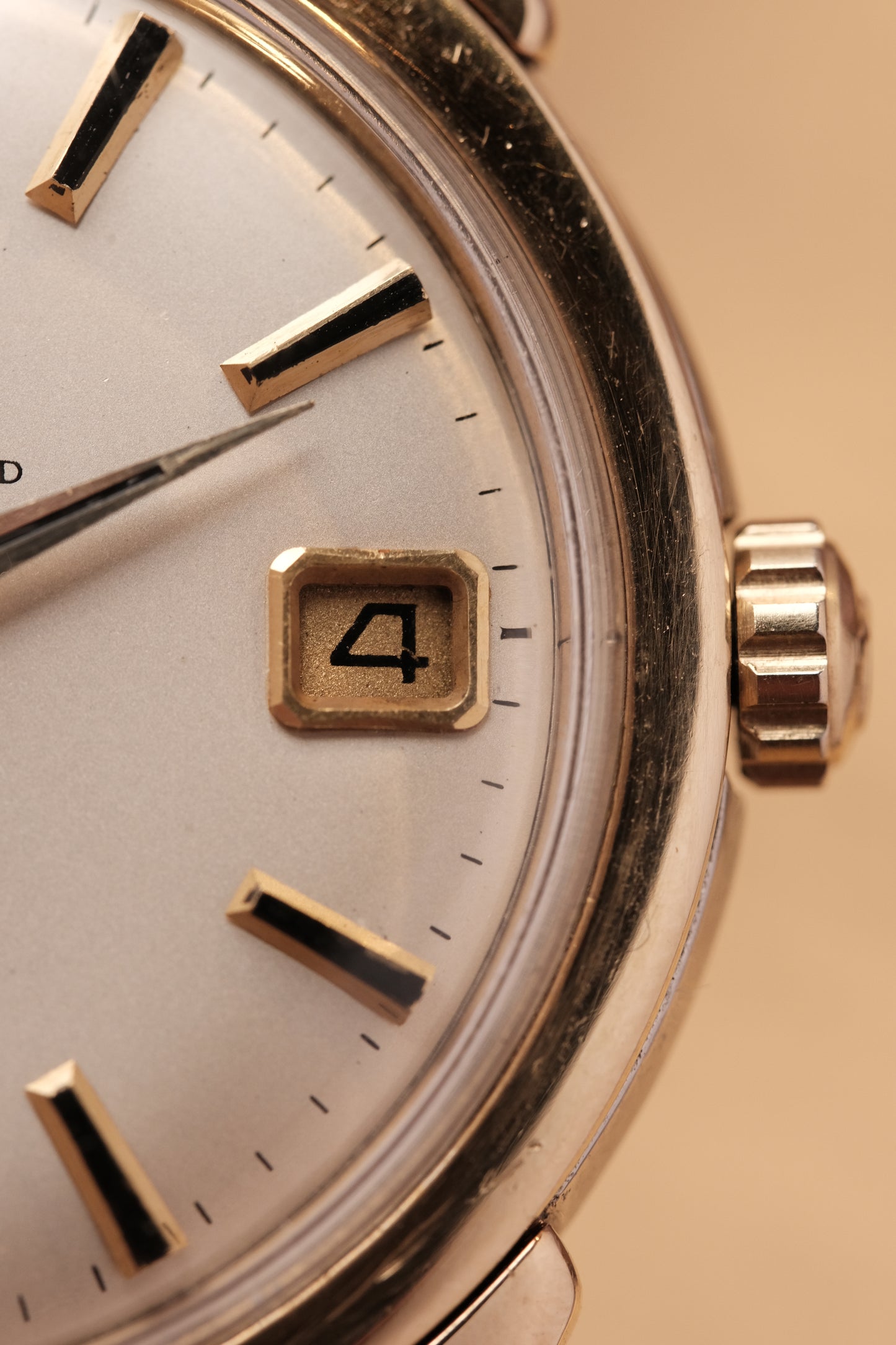 OMEGA CONSTELLATION DOG LEG GOLD AUTOMATIC CHRONOMETER REF. 168.005