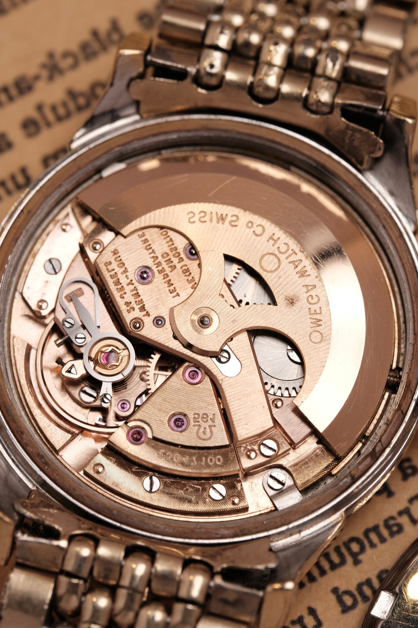 OMEGA CONSTELLATION PIE PAN DOG LEG GOLD AUTOMATIC CHRONOMETER REF. 168.005 (MOD CASE BACK)