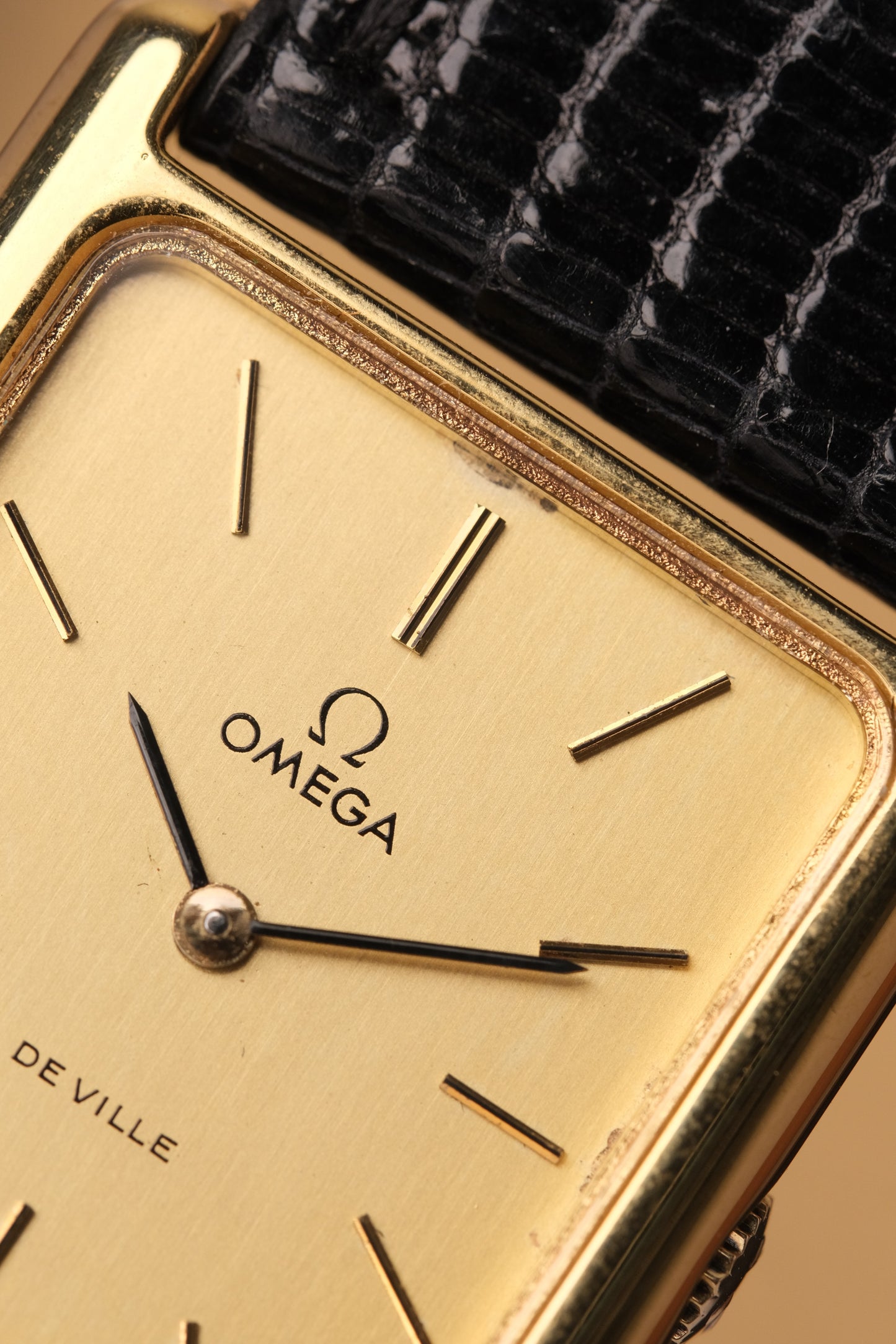 Vintage Tank OMEGA DE VILLE Manual Winding REF. 511.0404