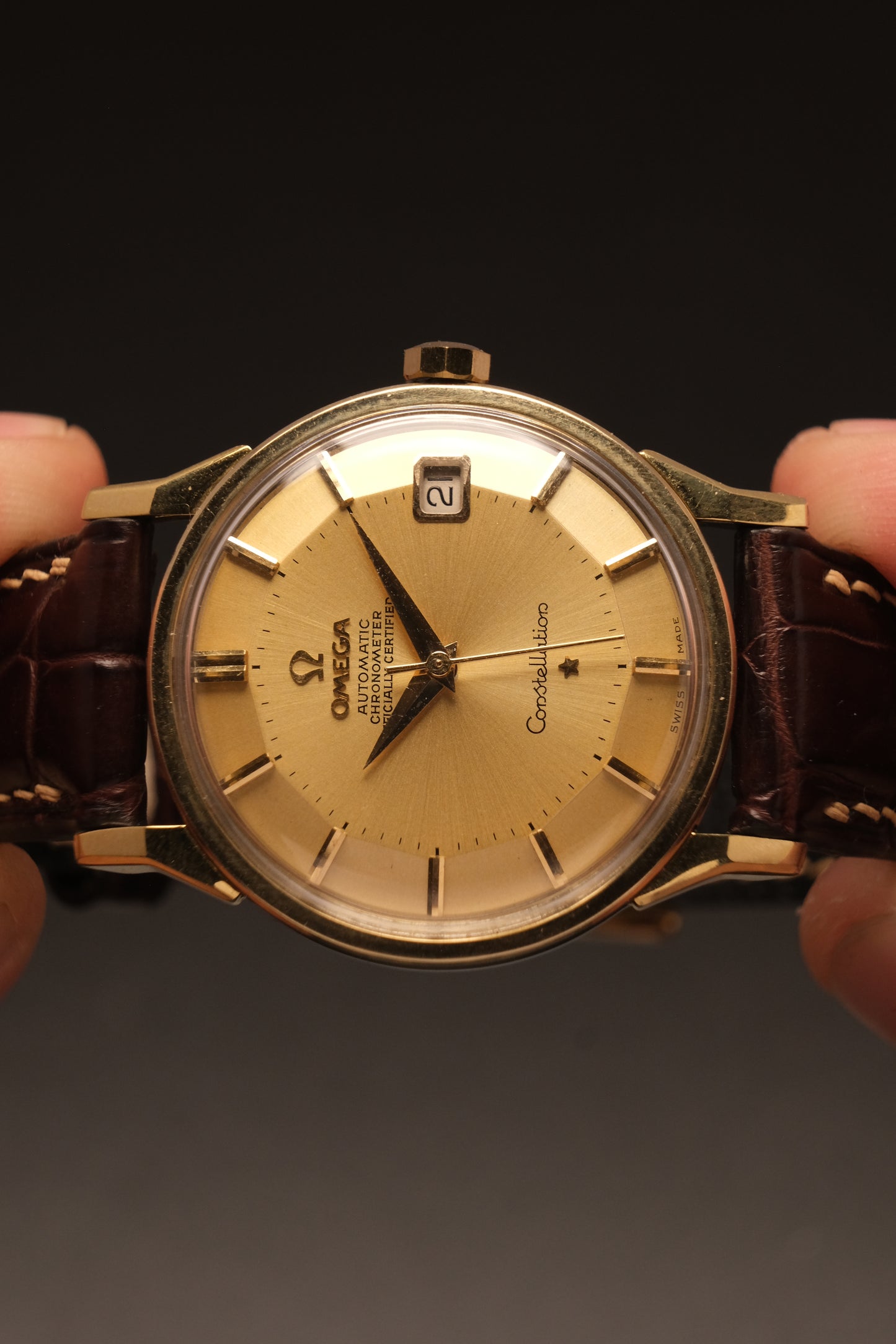 OMEGA CONSTELLATION PIE PAN DOG LEG GOLD AUTOMATIC CHRONOMETER REF. 168.005