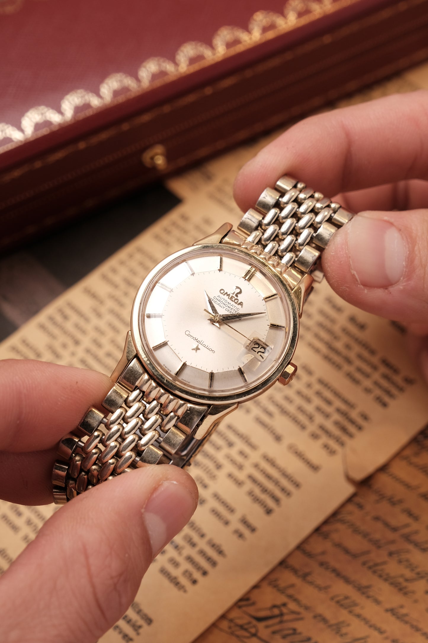 OMEGA CONSTELLATION PIE PAN DOG LEG GOLD AUTOMATIC CHRONOMETER REF. 168.005 (MOD CASE BACK)