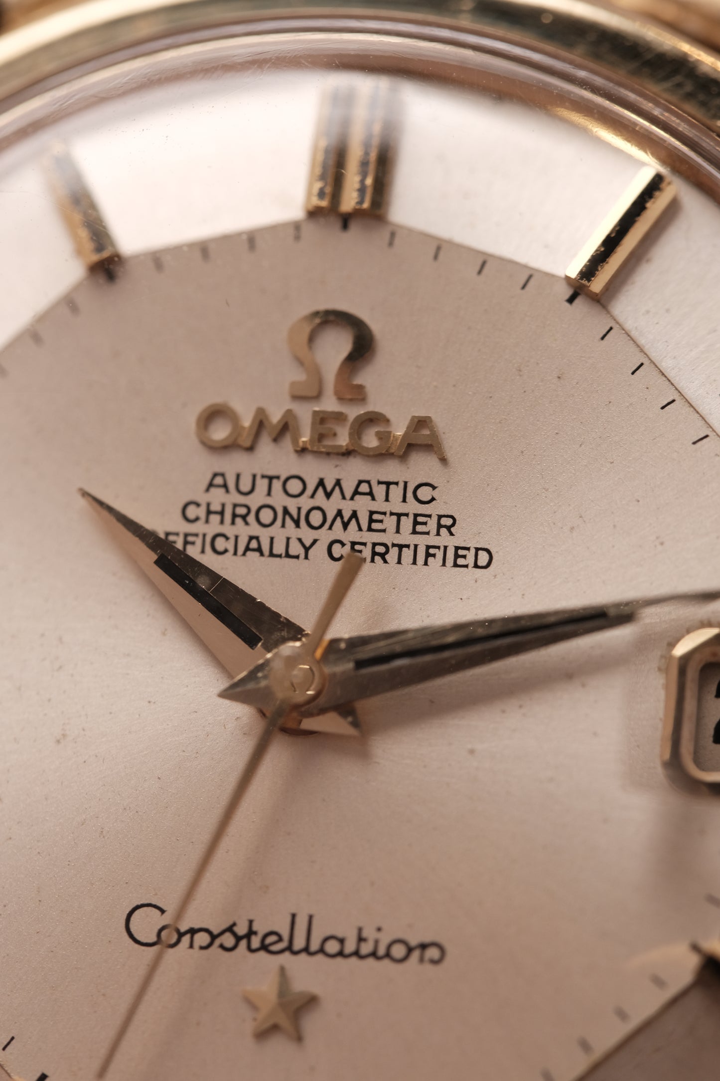 OMEGA CONSTELLATION PIE PAN DOG LEG GOLD AUTOMATIC CHRONOMETER REF. 168.005 (MOD CASE BACK)