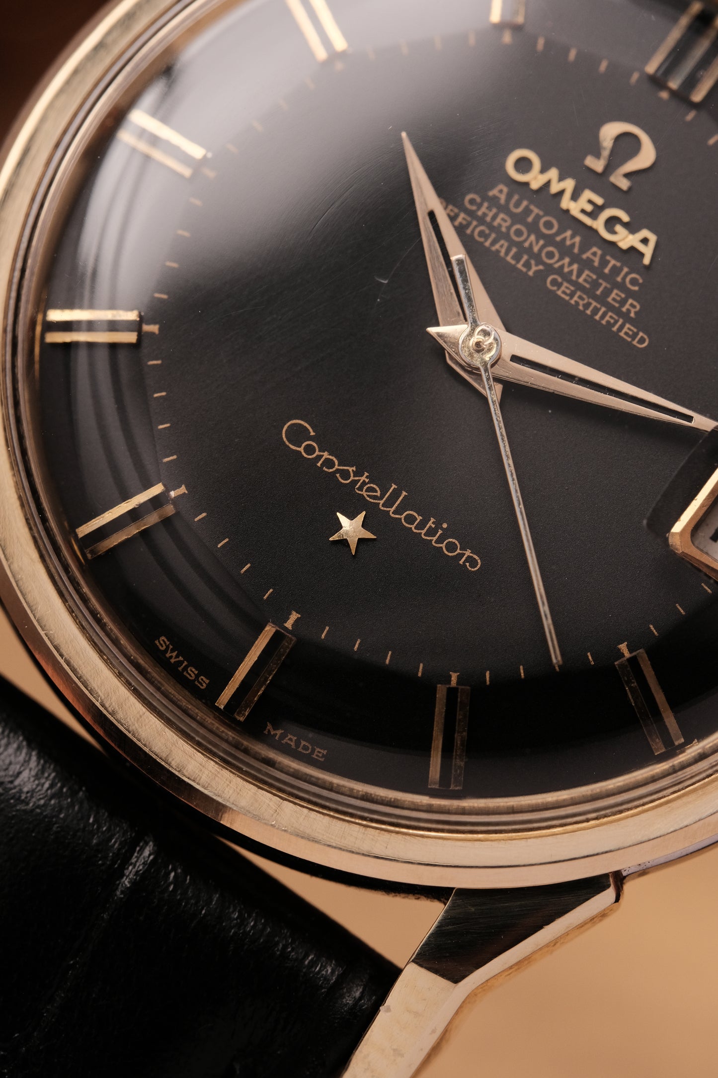 1961 OMEGA CONSTELLATION PIE PAN DOG LEG BLACK DIAL YELLOW GOLD AUTOMATIC CHRONOMETER REF. 168.005