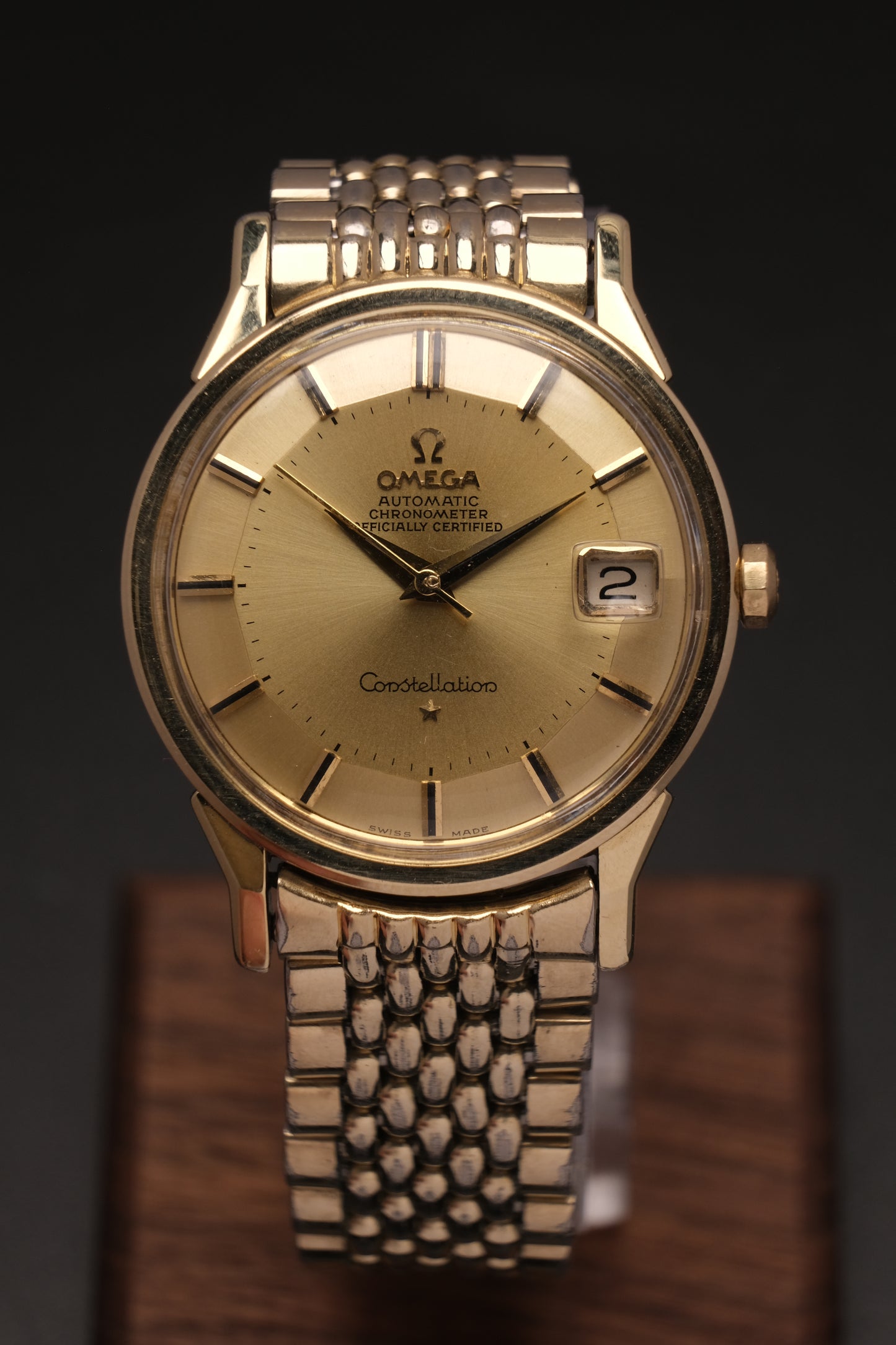 OMEGA CONSTELLATION PIE PAN DOG LEG GOLD AUTOMATIC CHRONOMETER REF. 168.005